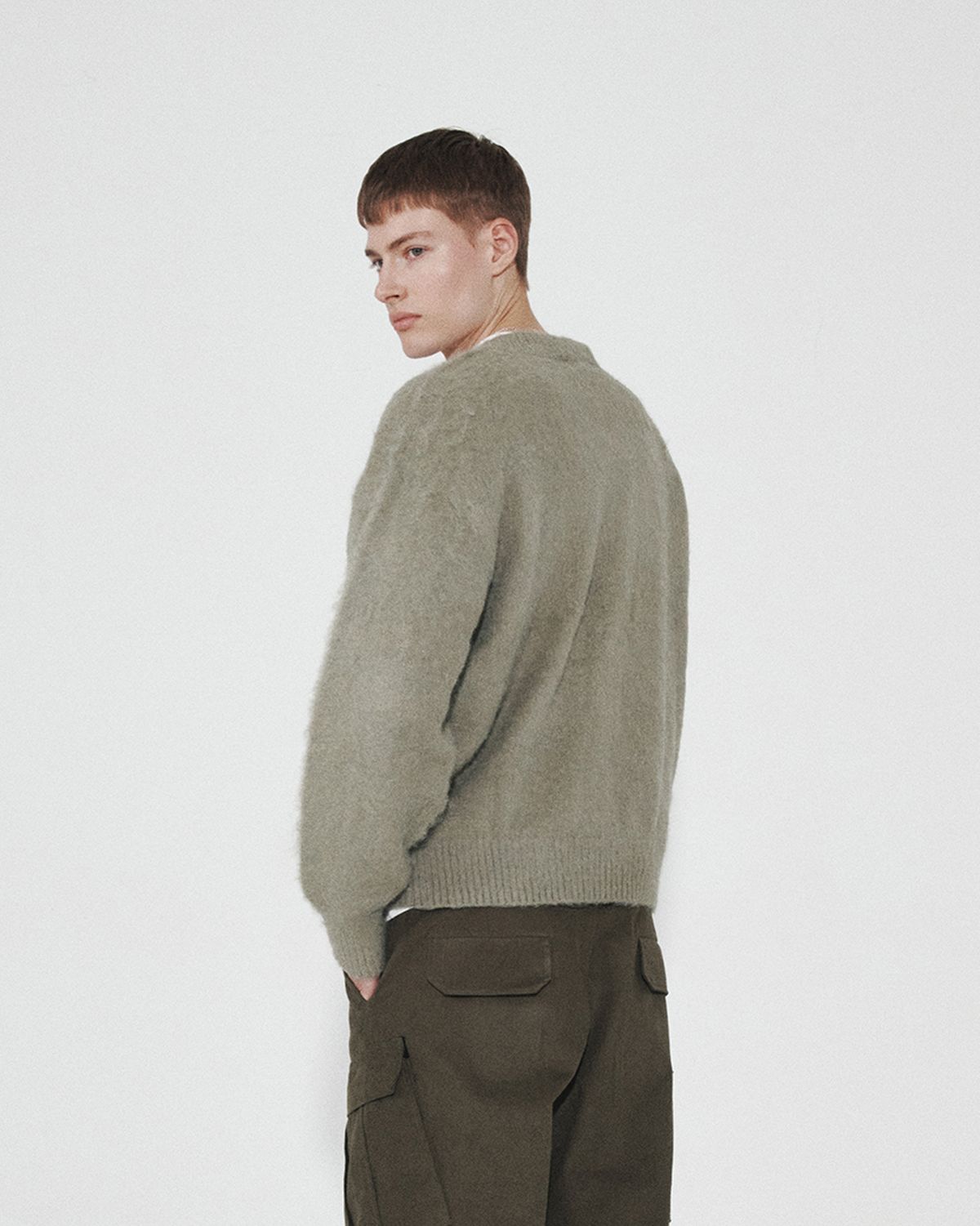 호이테(HEUTE) HET MOHAIR V NECK KNIT (LIGHT KHAKI)