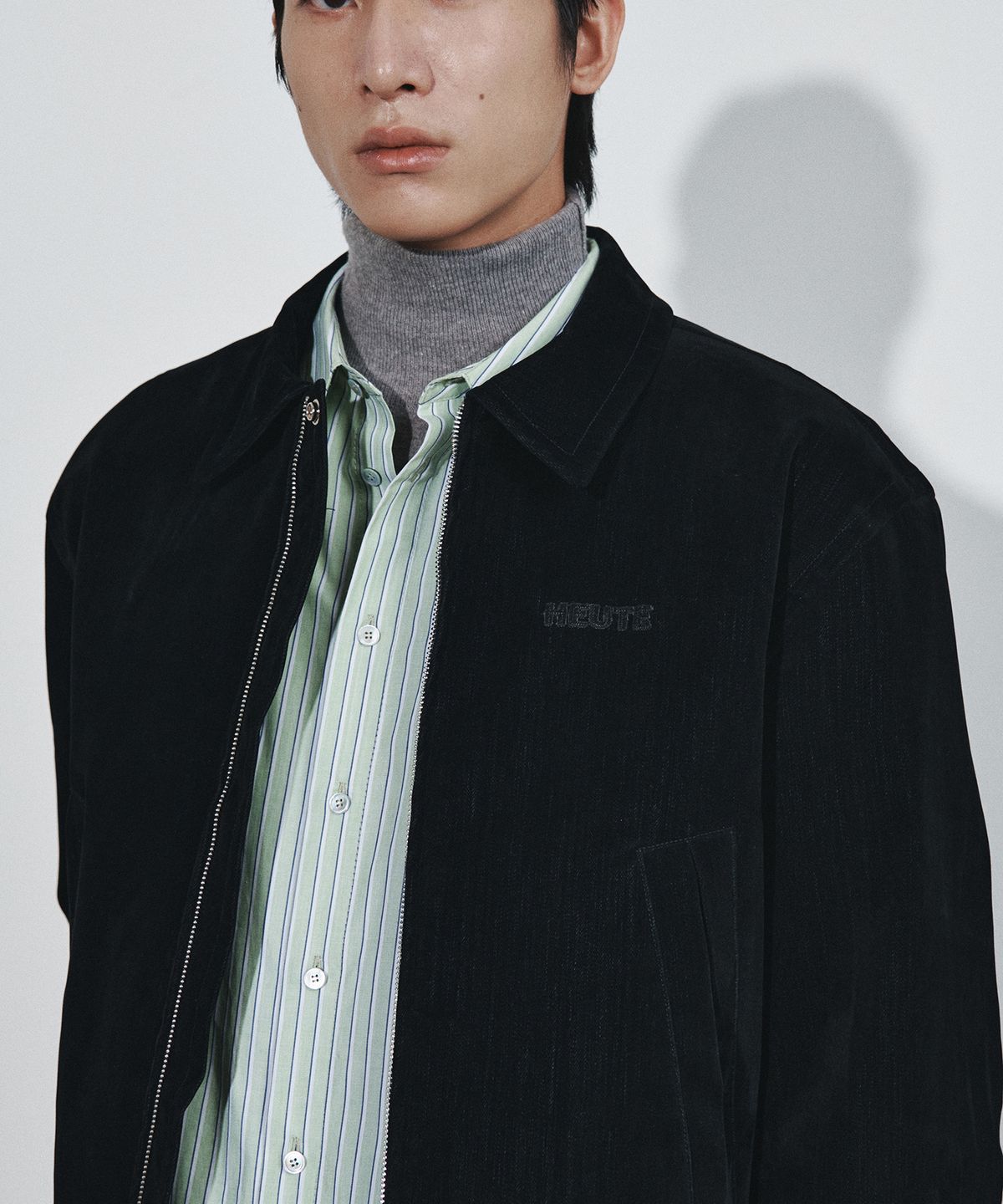 호이테(HEUTE) HET SQUARE VELVET SHORT JACKET (BLACK)