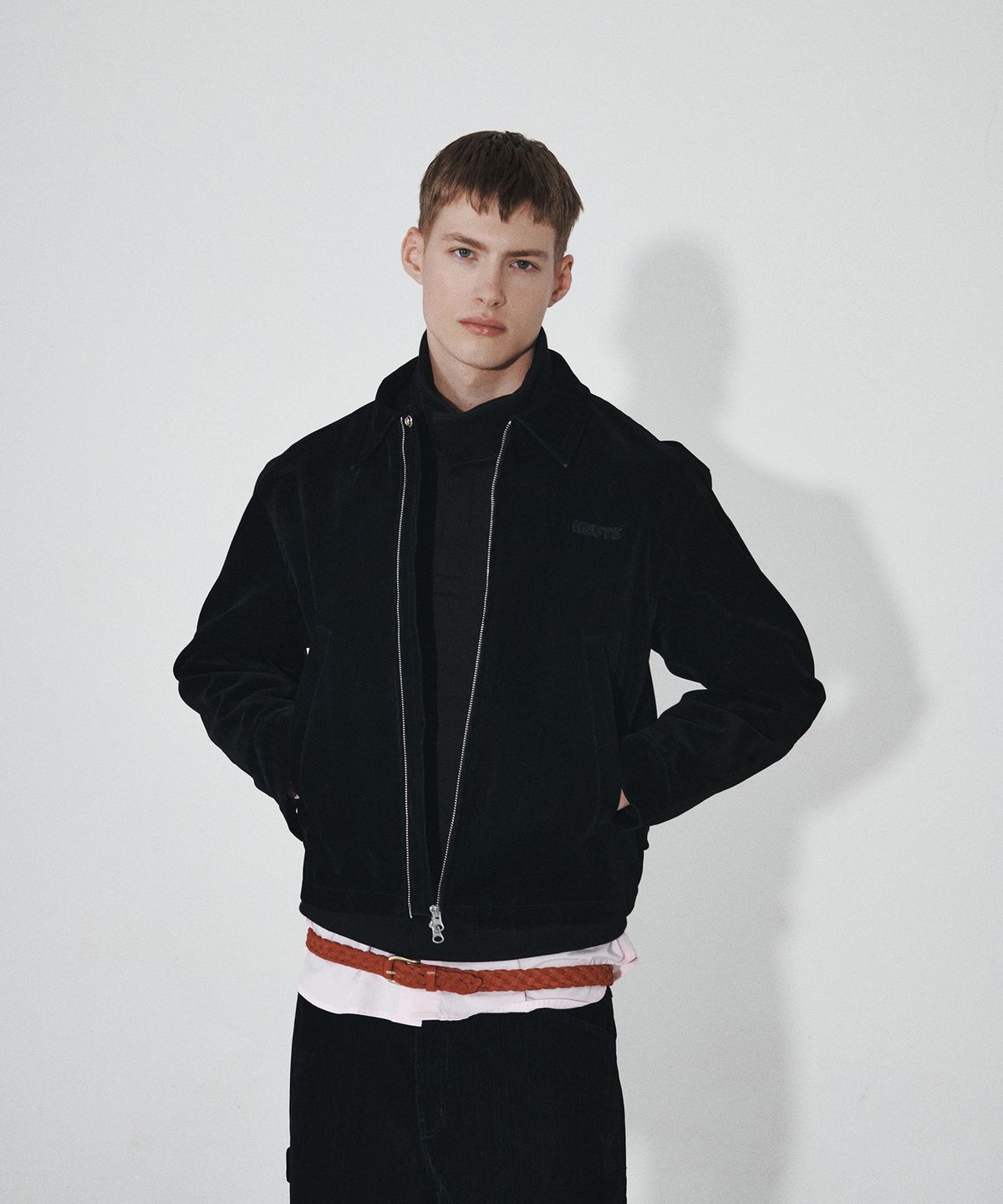 호이테(HEUTE) HET SQUARE VELVET SHORT JACKET (BLACK)