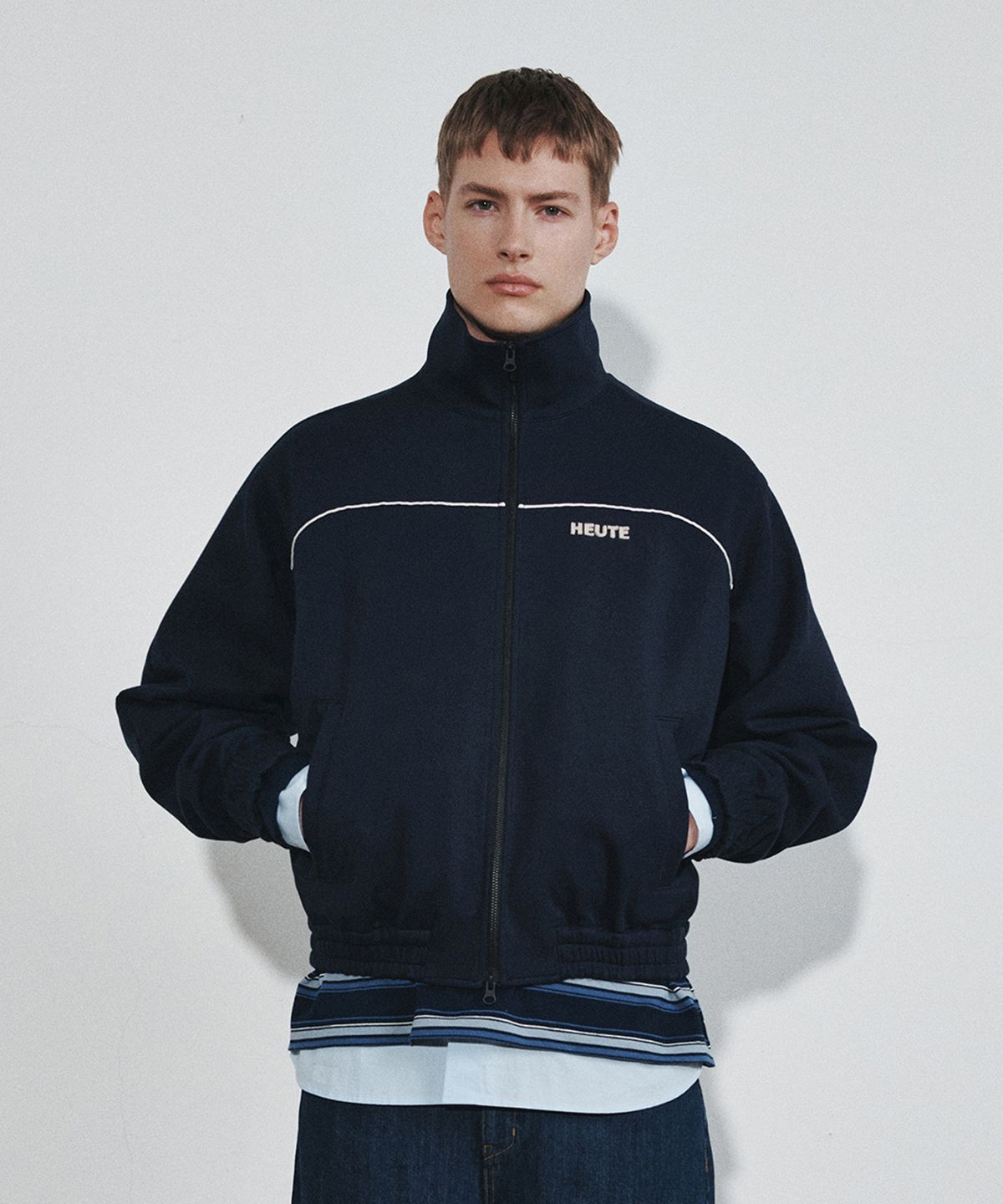호이테(HEUTE) OLIVER TRACK JACKET (NAVY)