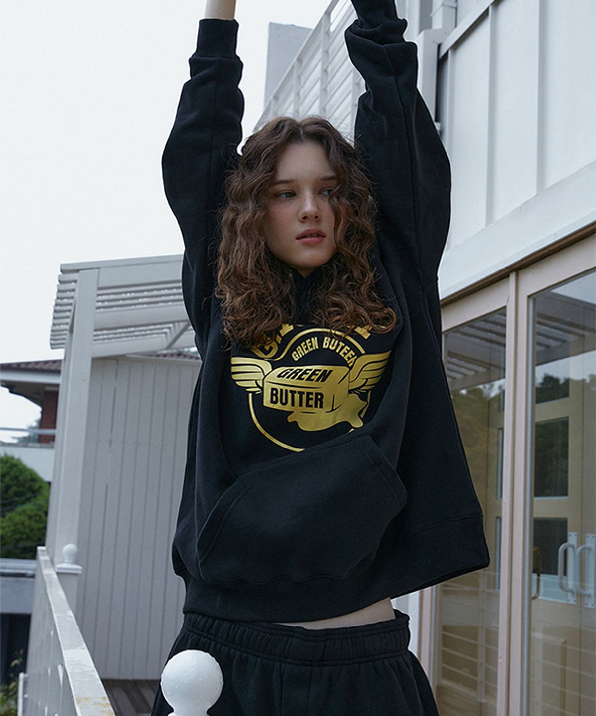 그린버터(GREENBUTTER) Butter Wing Fluff Hoodie (Black)