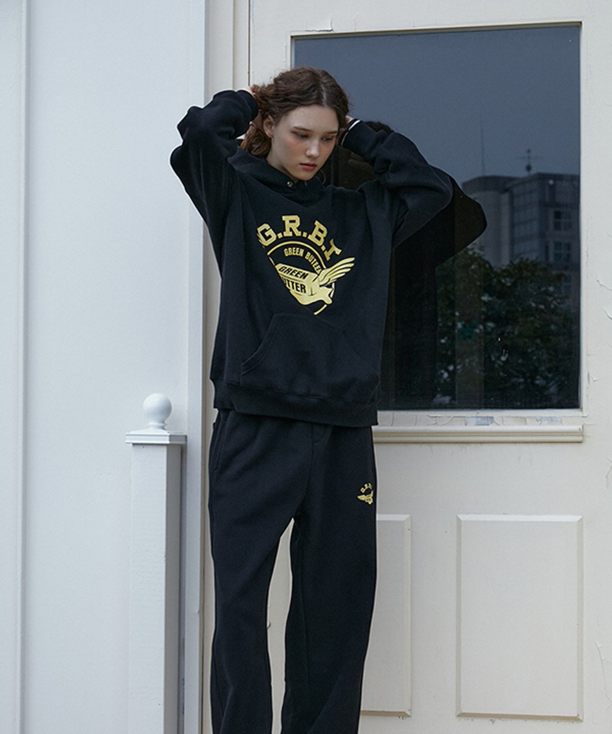 그린버터(GREENBUTTER) Butter Wing Fluff Hoodie (Black)