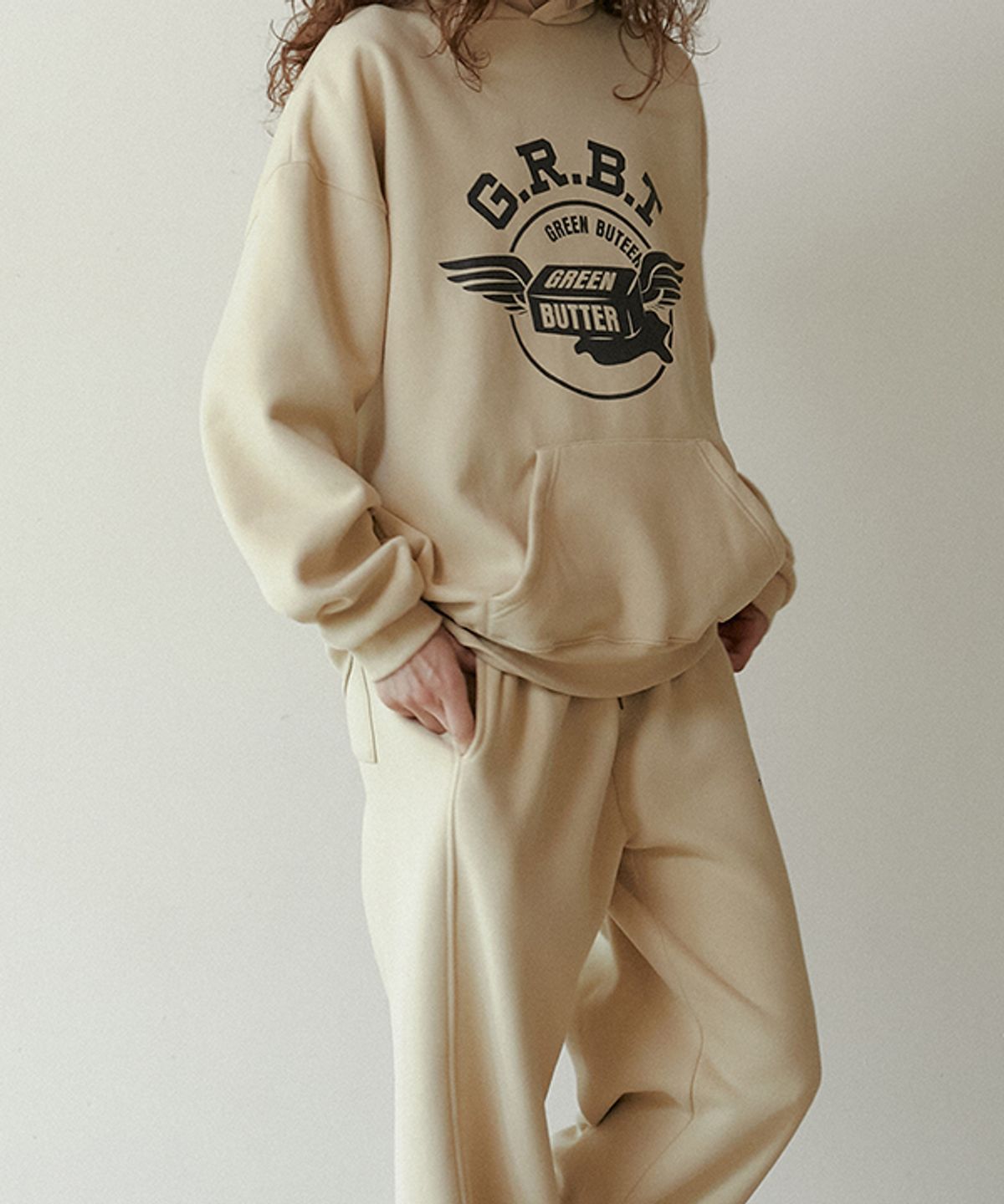 그린버터(GREENBUTTER) Butter Wing Fluff Hoodie (Beige)