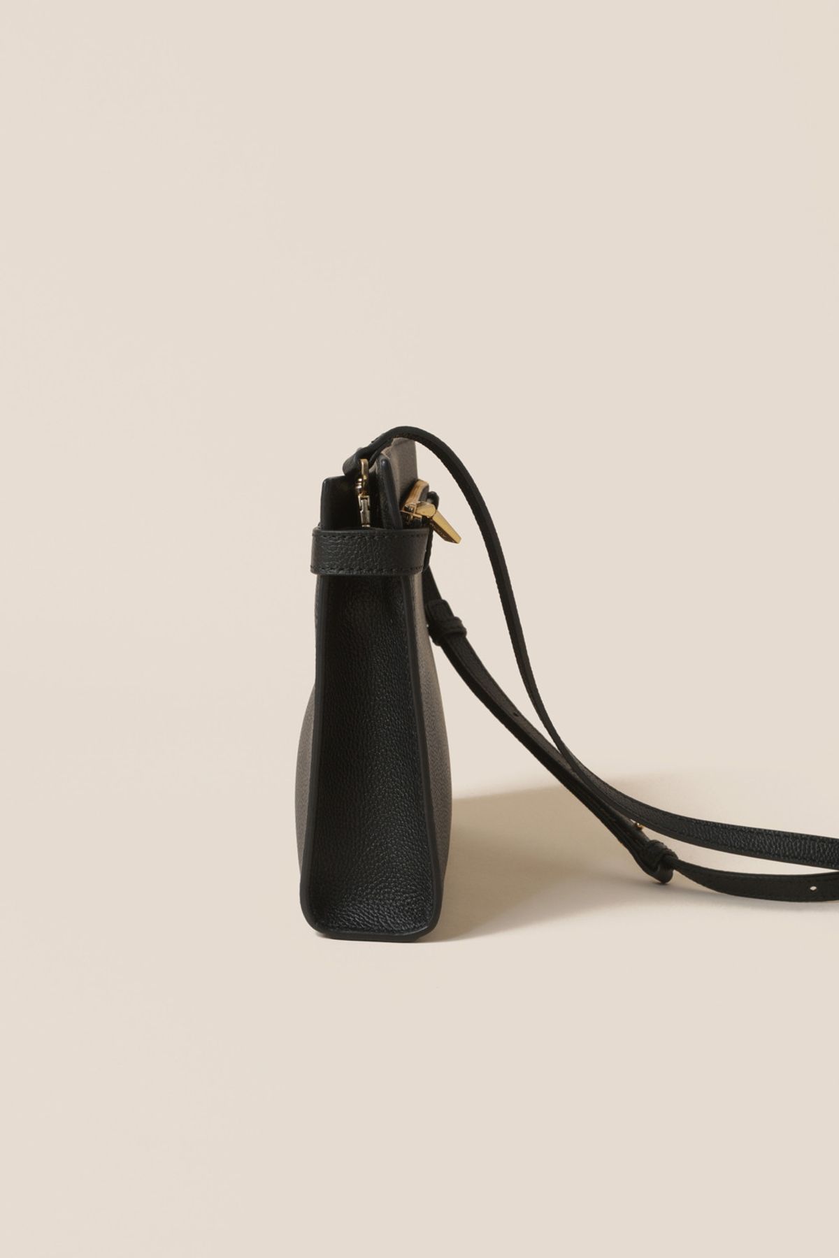 쿠론(COURONNE) Facade Noa Cross 20 (Black)_RCBRX24645BKX
