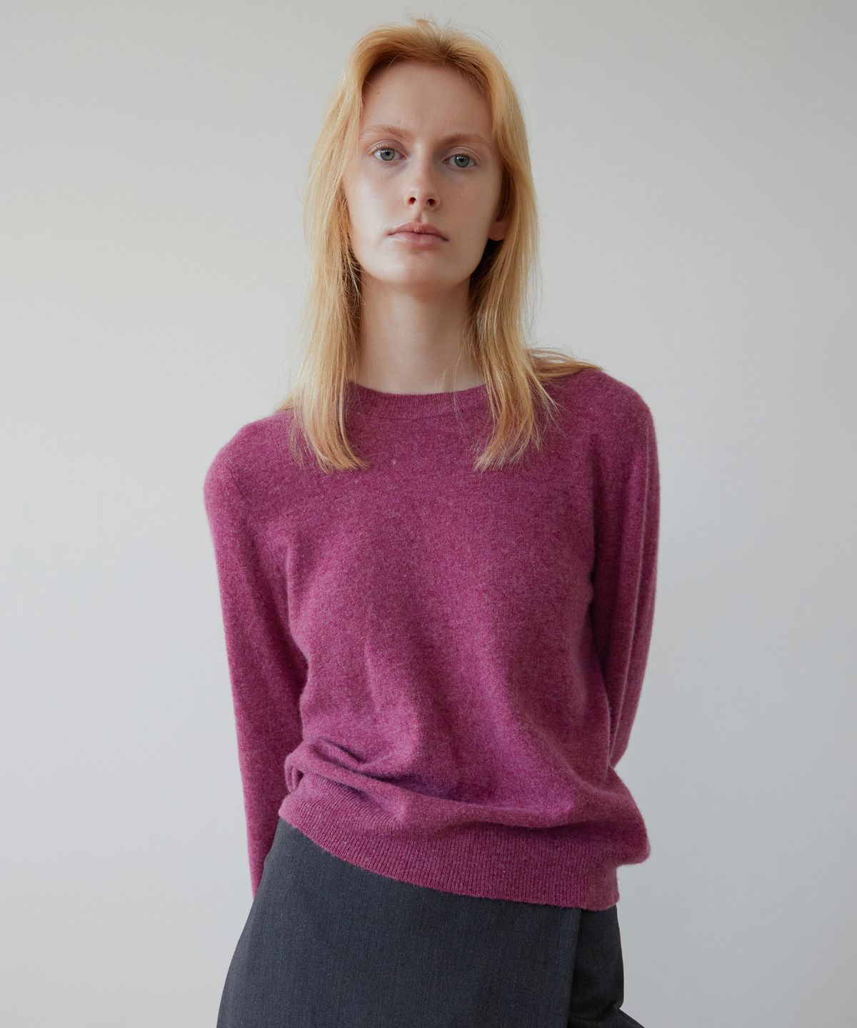 르바(LEVAR) Essential Wool Round Knit - Plum
