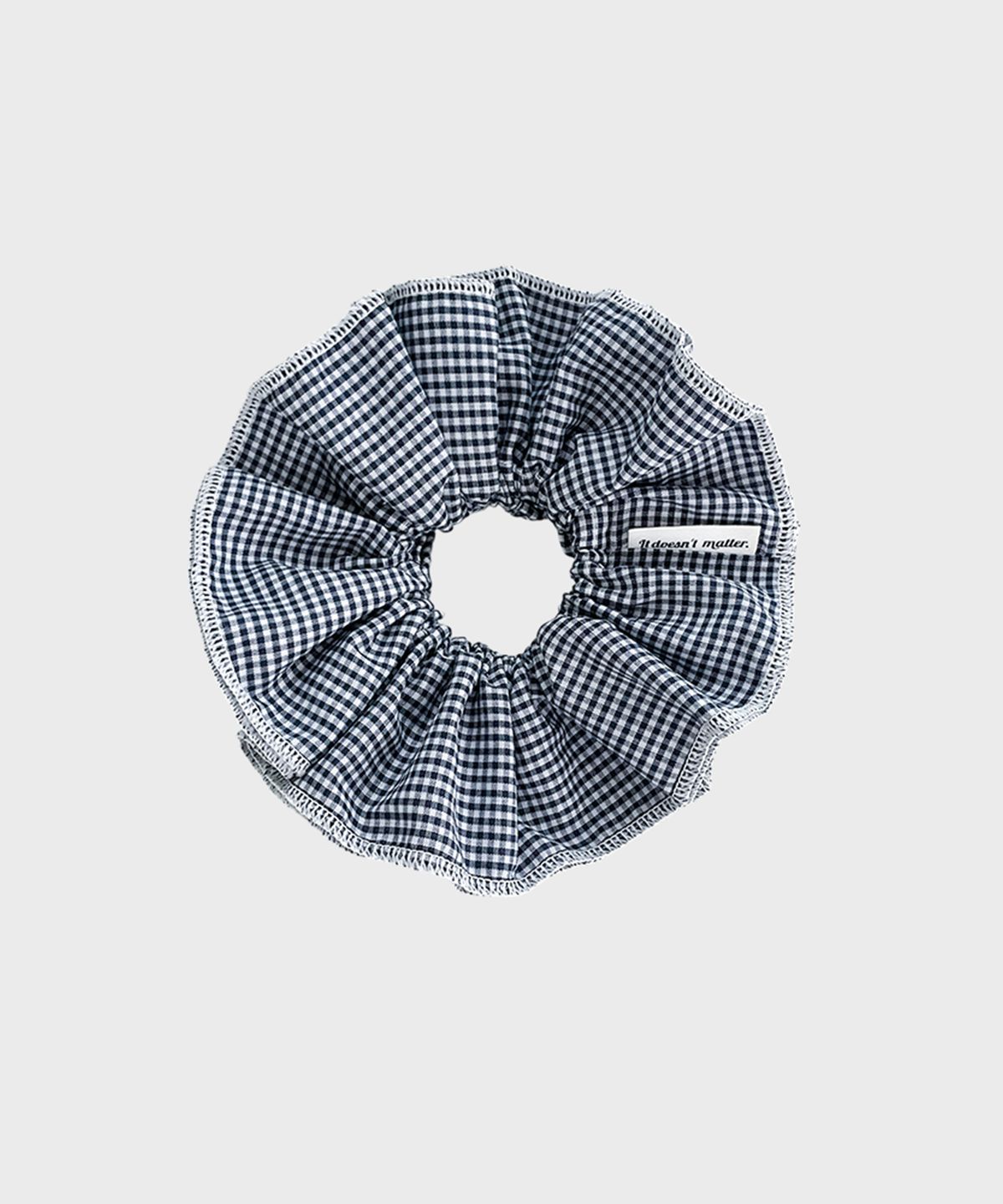잇더즌매터(IT DOESN'T MATTER) Ruffle Check Scrunchie (Navy)