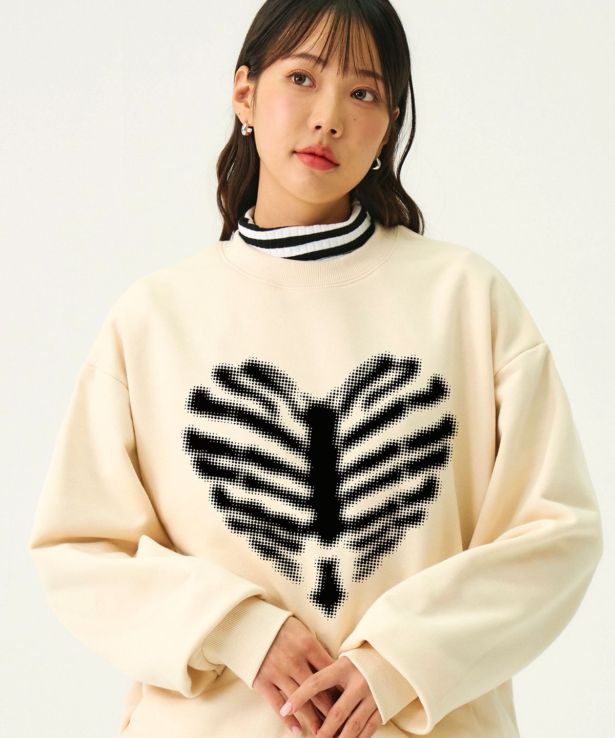 그레이버(GRAVER) [UNISEX]뼈 하트 도트 실루엣 맨투맨_크림