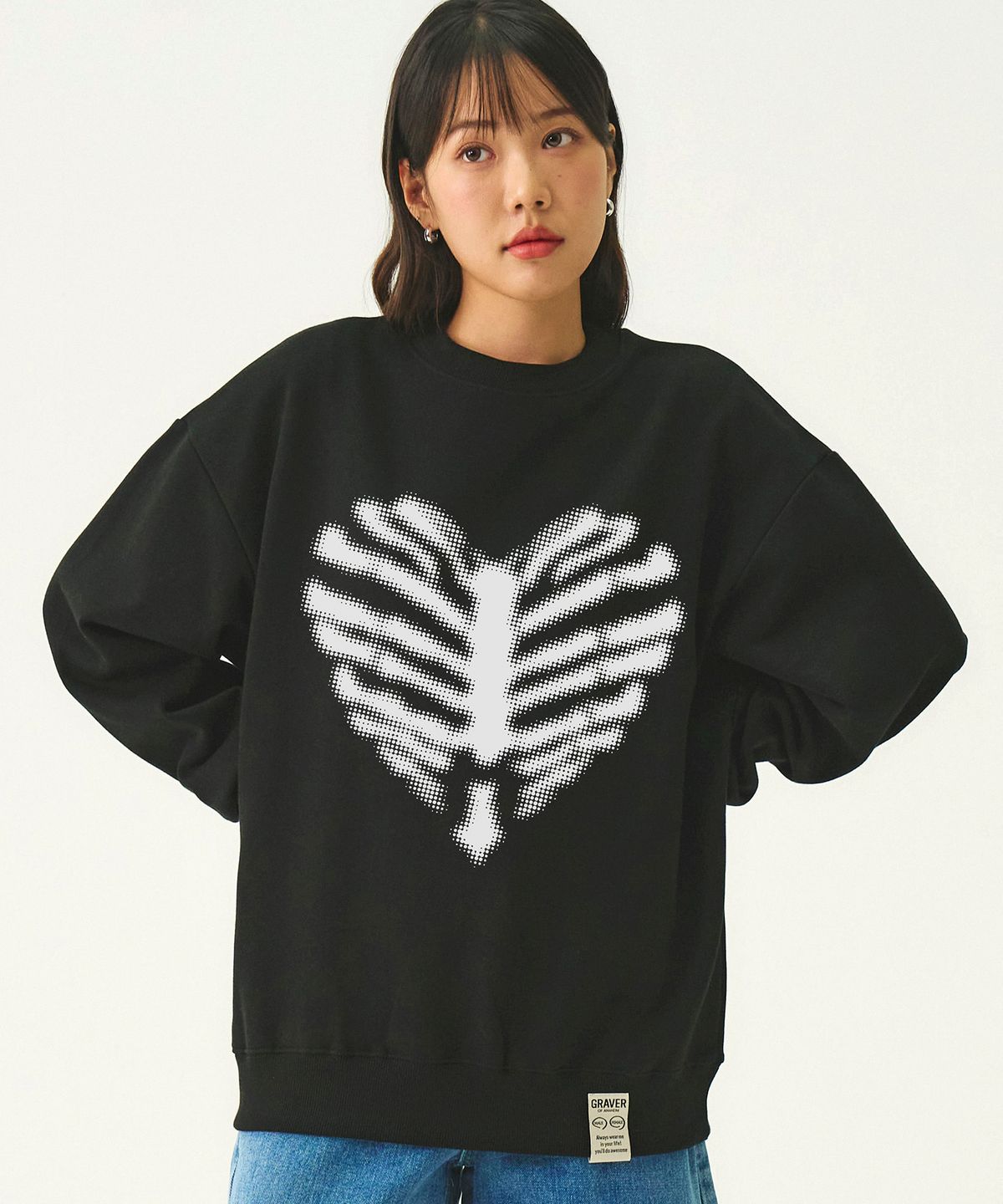 그레이버(GRAVER) [UNISEX]뼈 하트 도트 실루엣 맨투맨_블랙