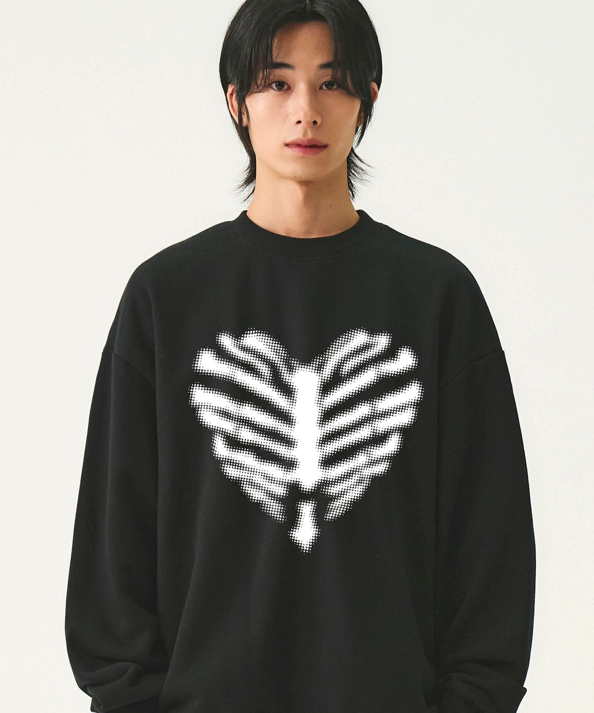 그레이버(GRAVER) [UNISEX]뼈 하트 도트 실루엣 맨투맨_블랙