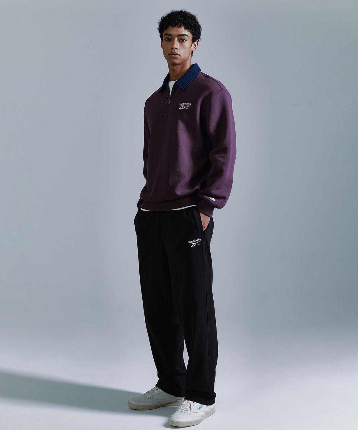 리복(REEBOK) 레터링 기모 하프 집업 - 다크 퍼플