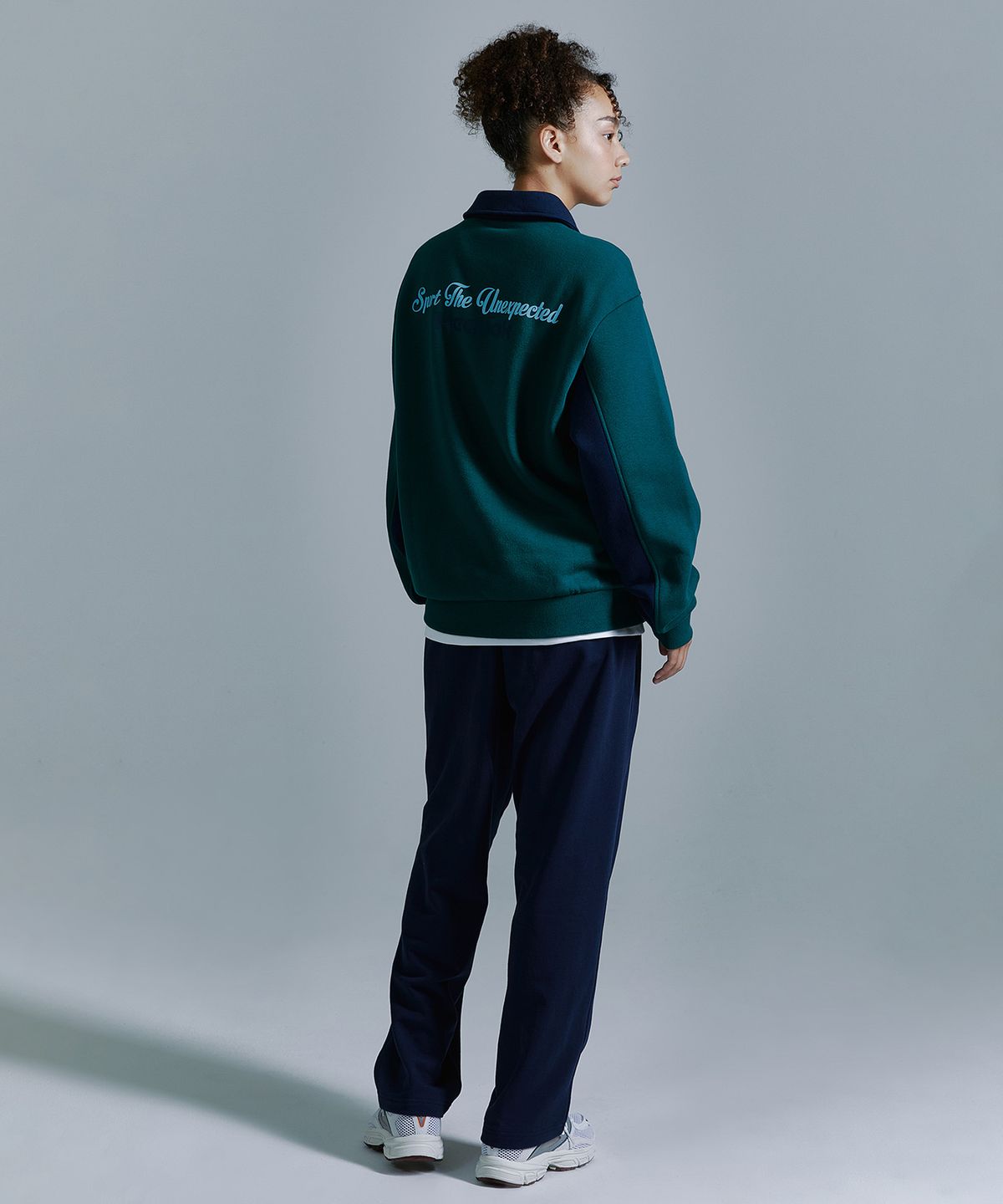 리복(REEBOK) 레터링 기모 하프 집업 - 그린