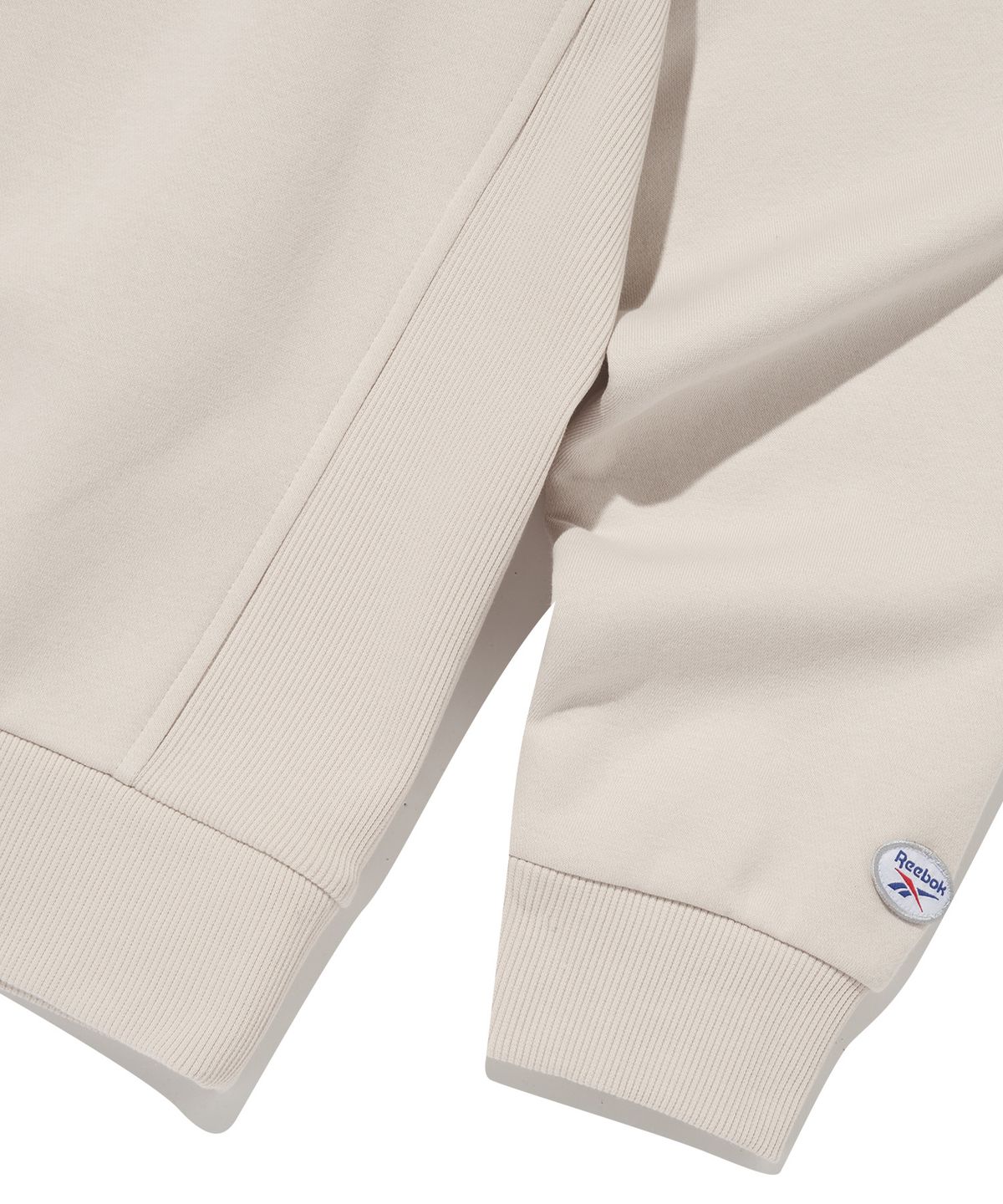 리복(REEBOK) 레터링 기모 맨투맨 - 베이지