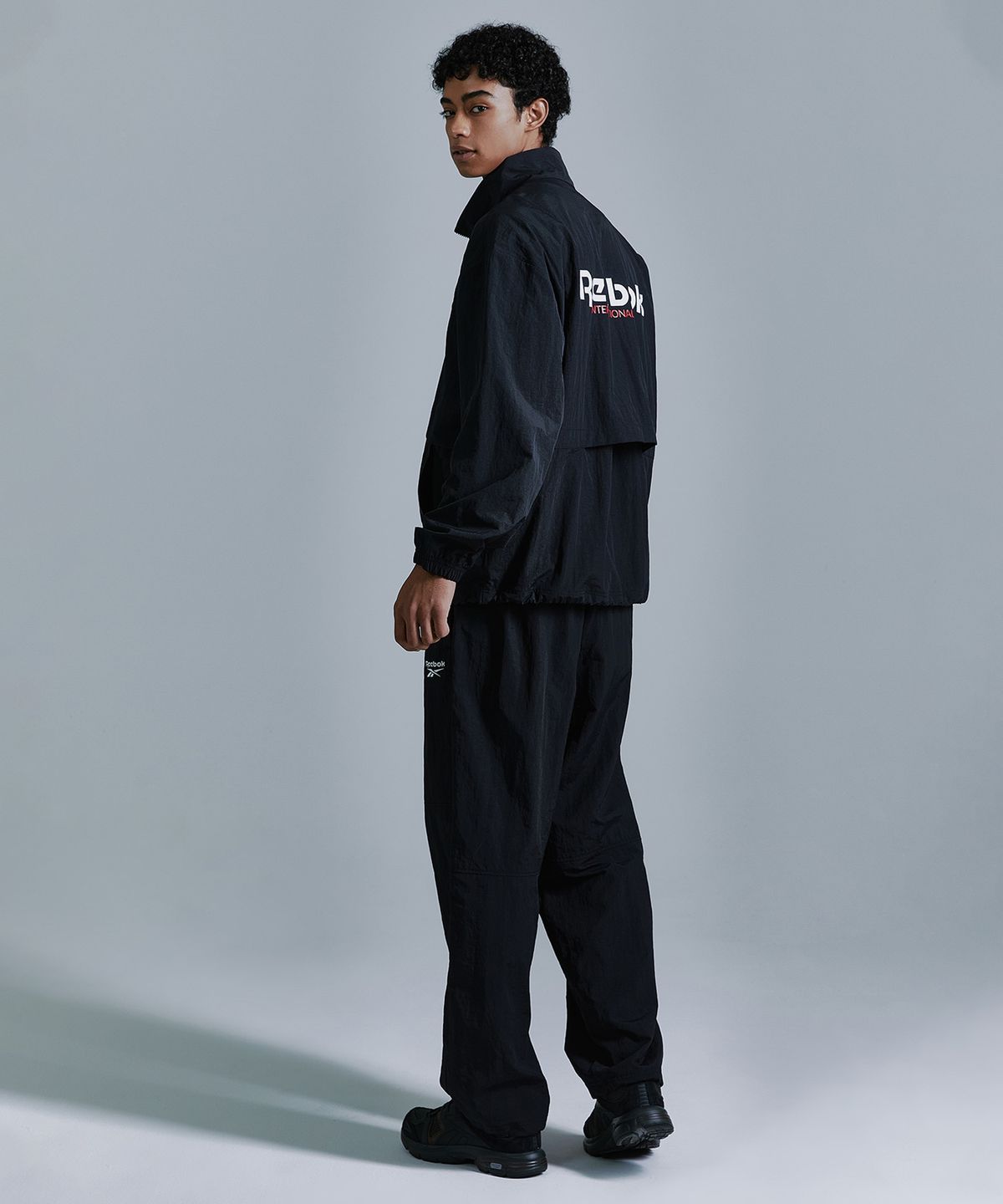 리복(REEBOK) 에센셜 윈드 브레이커 - 블랙