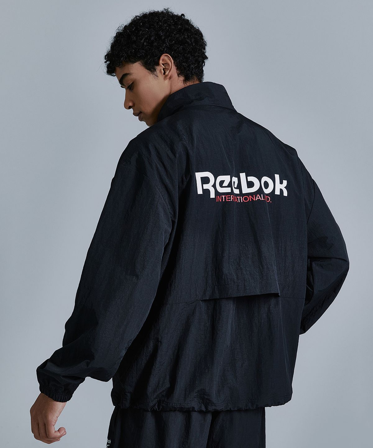 리복(REEBOK) 에센셜 윈드 브레이커 - 블랙