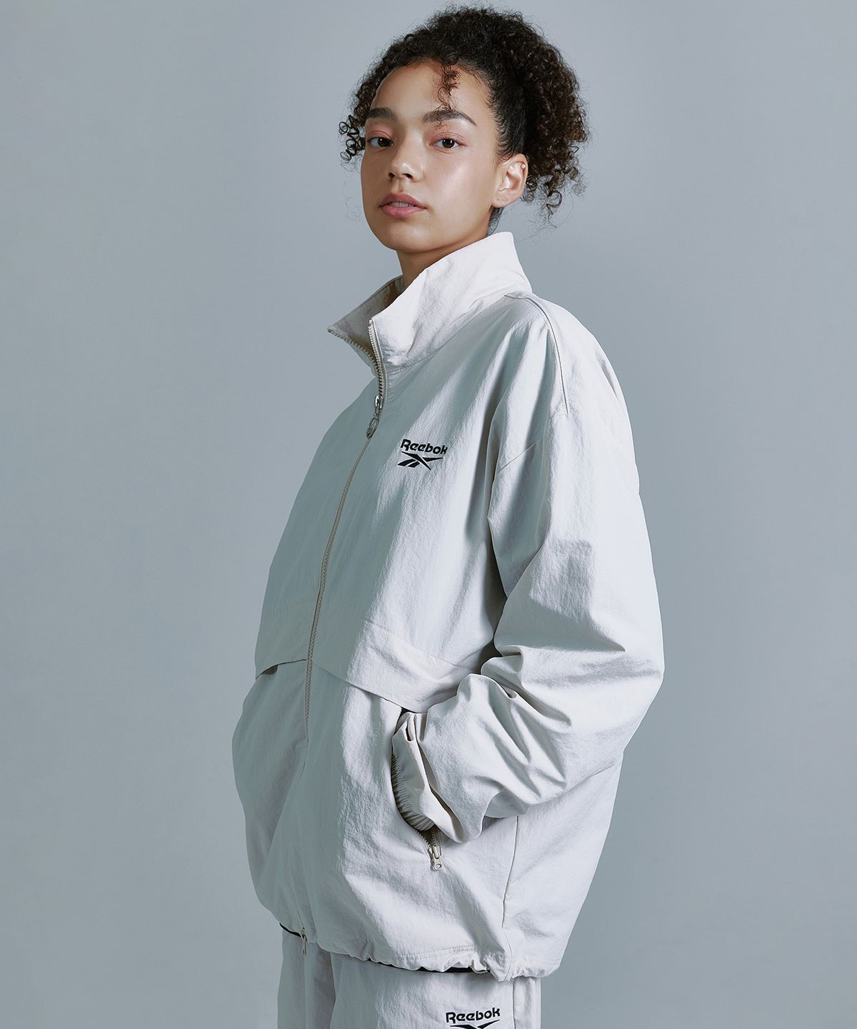 리복(REEBOK) 에센셜 윈드 브레이커 - 베이지