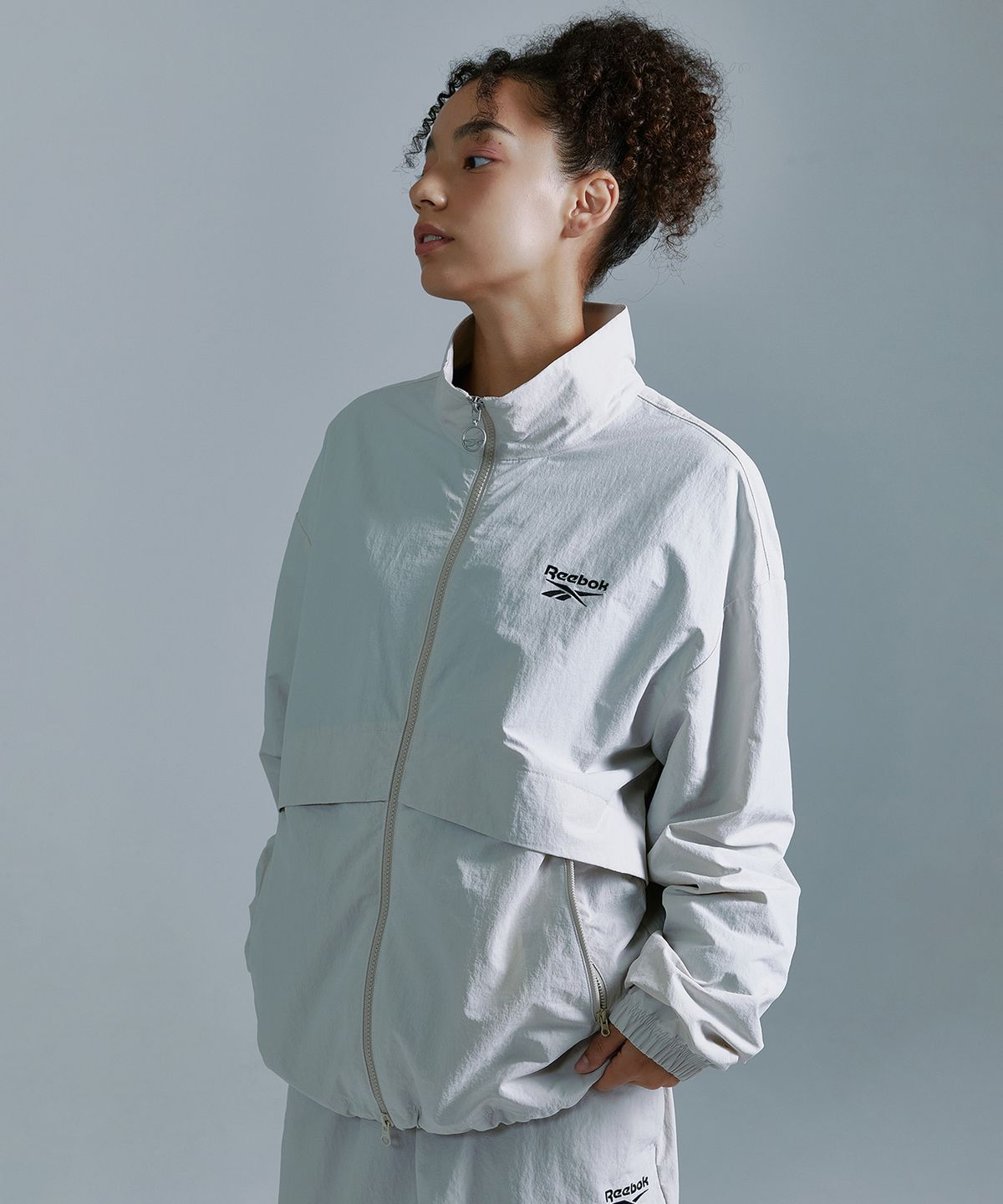 리복(REEBOK) 에센셜 윈드 브레이커 - 베이지