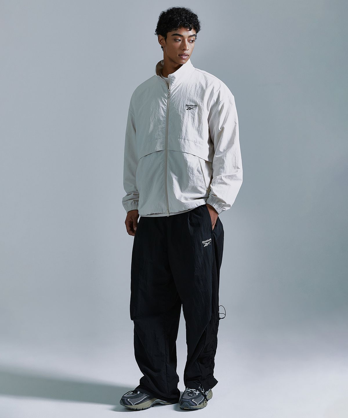 리복(REEBOK) 에센셜 윈드 브레이커 - 베이지