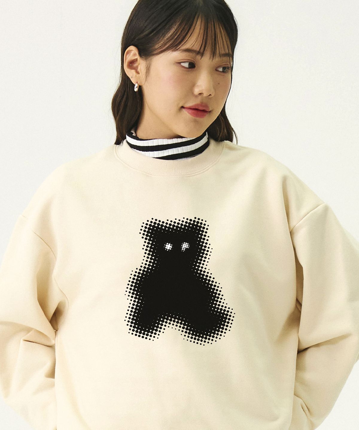 그레이버(GRAVER) [UNISEX]도트 실루엣 베어 맨투맨_크림