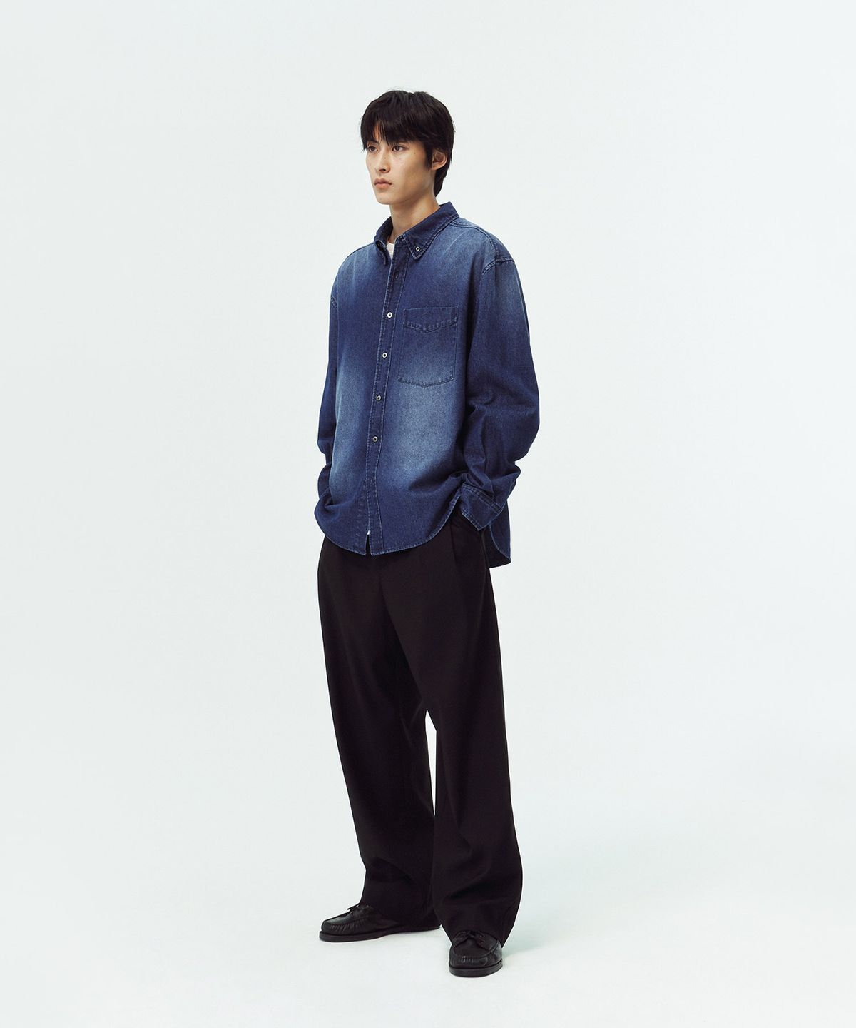 블랭크룸(BLANKROOM) 버튼 다운 데님 셔츠_MID BLUE