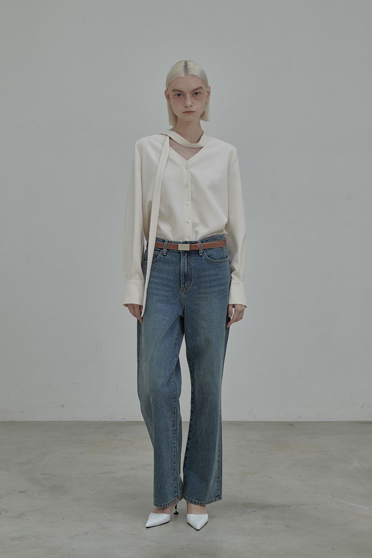 마우솔레움(MAU SOLEUM) Carter Straight Denim Jean - Mid Blue