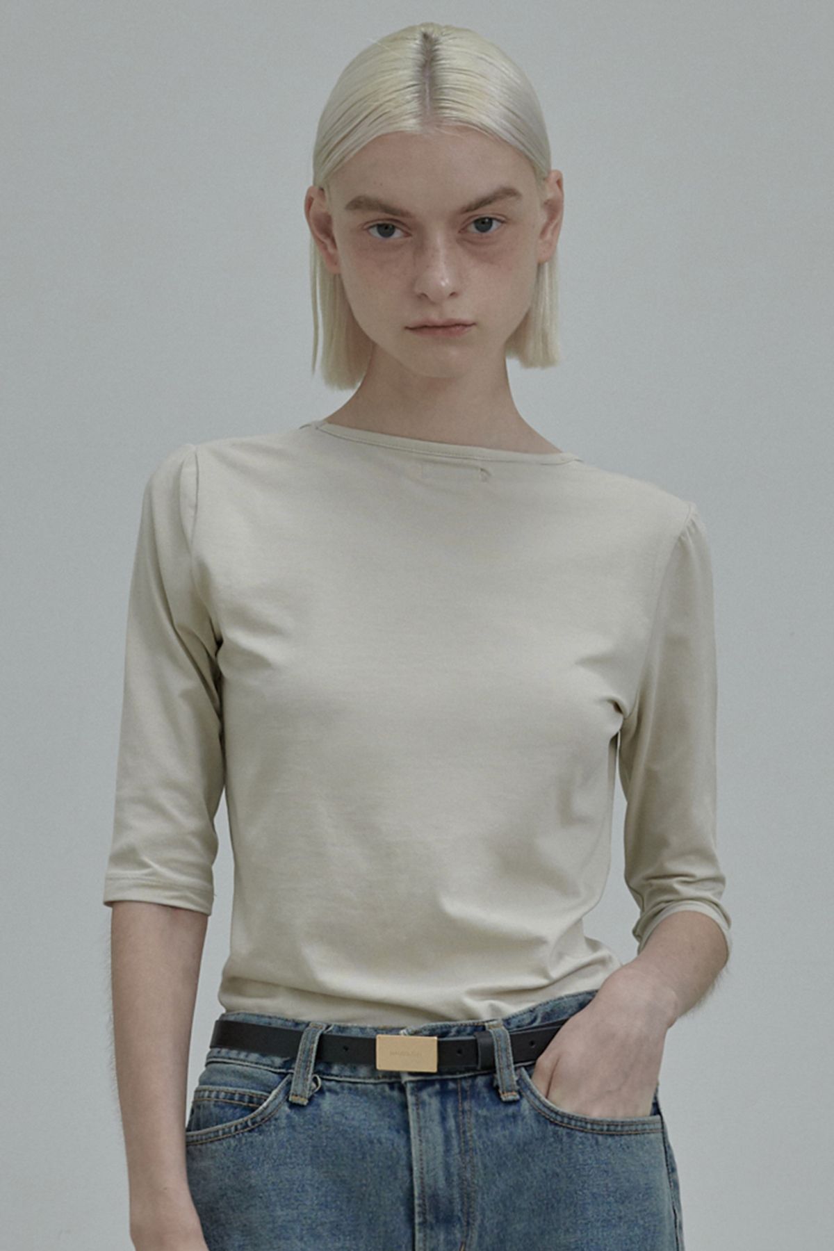 마우솔레움(MAU SOLEUM) Scoop Neck T-Shirt - Beige