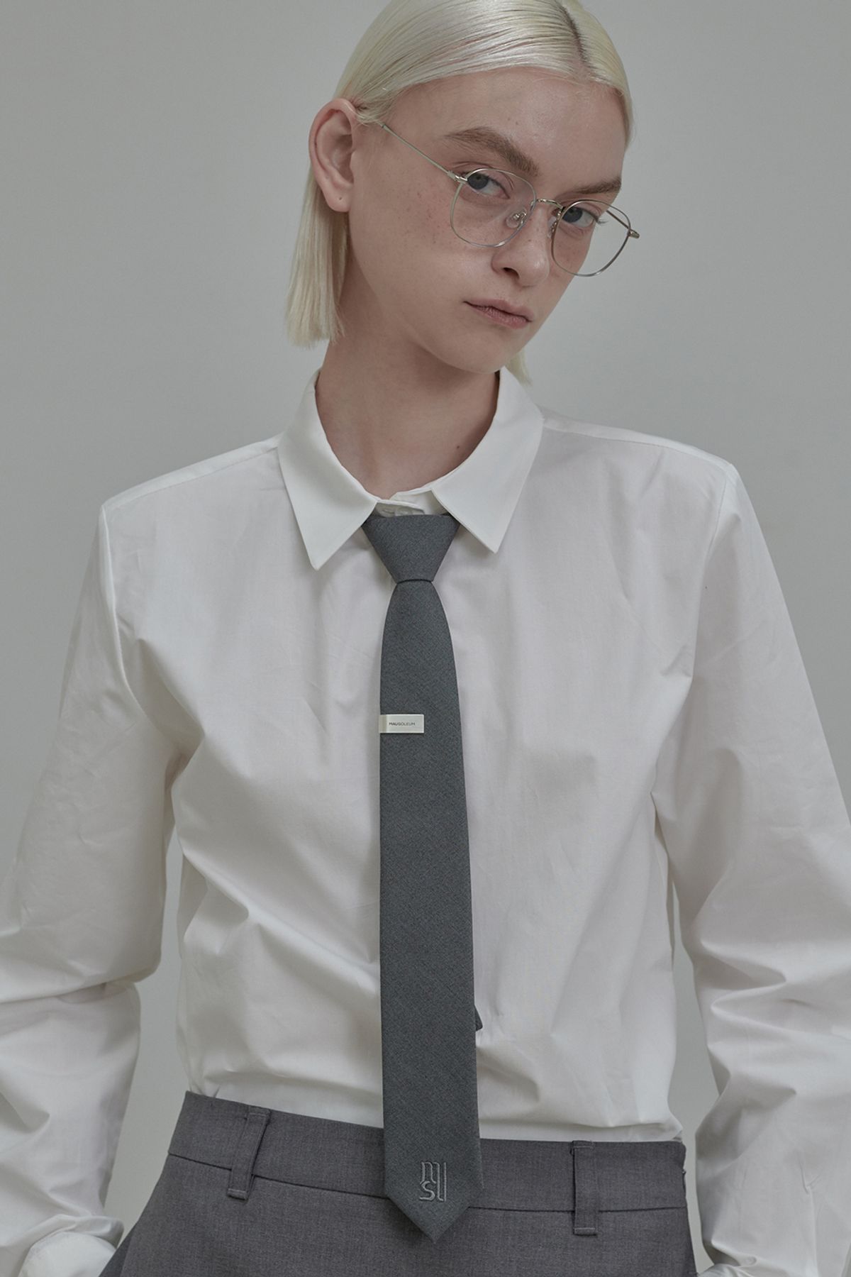 마우솔레움(MAU SOLEUM) Ray Semi Wide Shirt - White