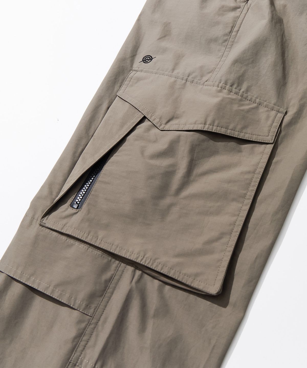 칼라파타르(KALAPATTHAR) Nylon RIB Ventilation Cargo Pants - BEIGE