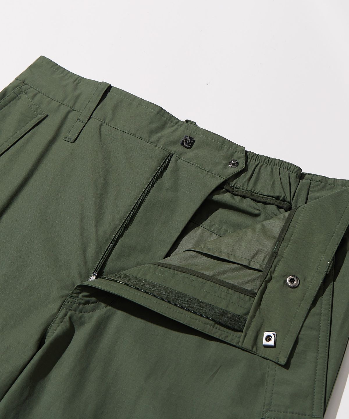 칼라파타르(KALAPATTHAR) Nylon RIB Ventilation Cargo Pants - KHAKI