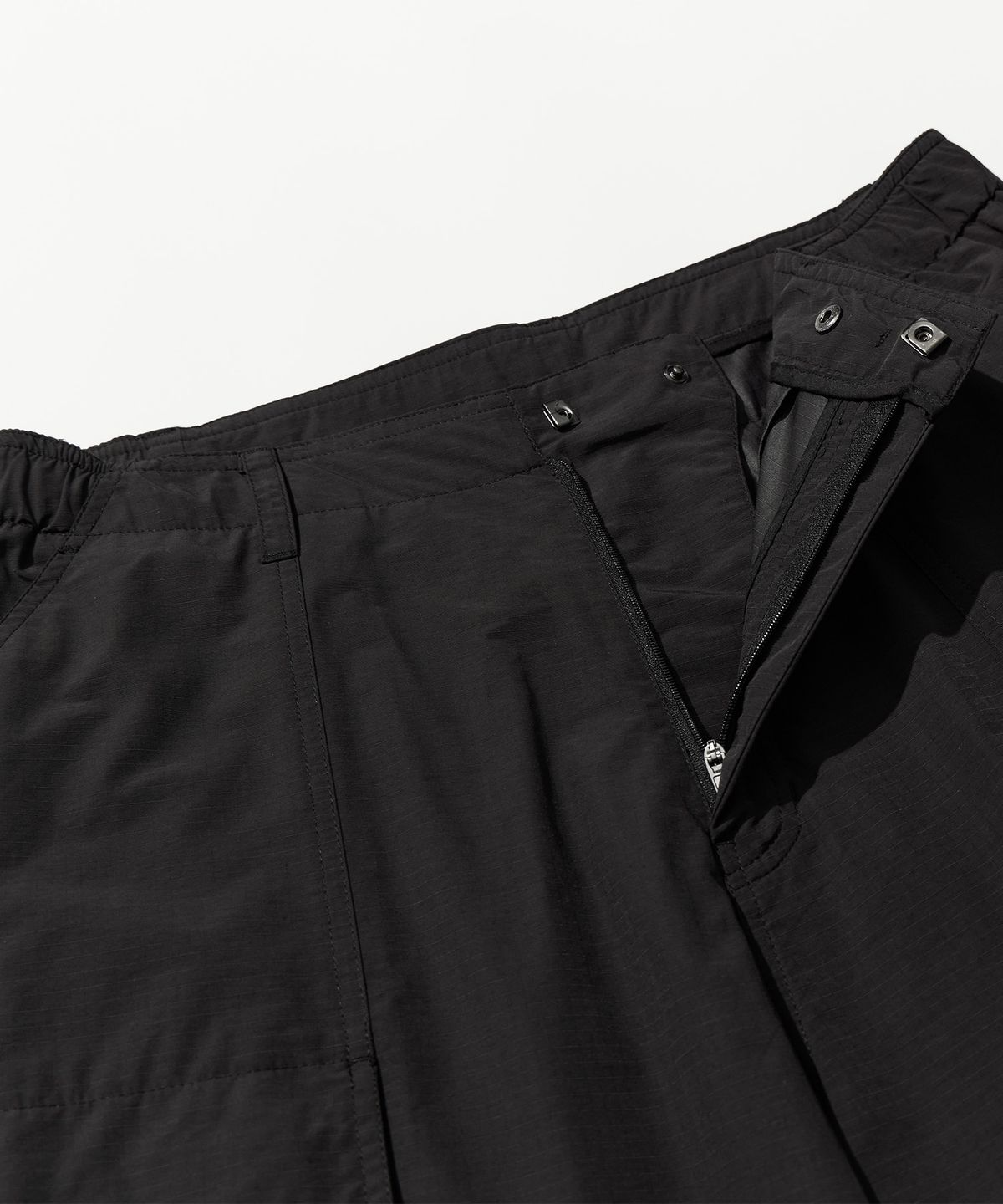 칼라파타르(KALAPATTHAR) Nylon RIB Wide Pocket Pants - BLACK