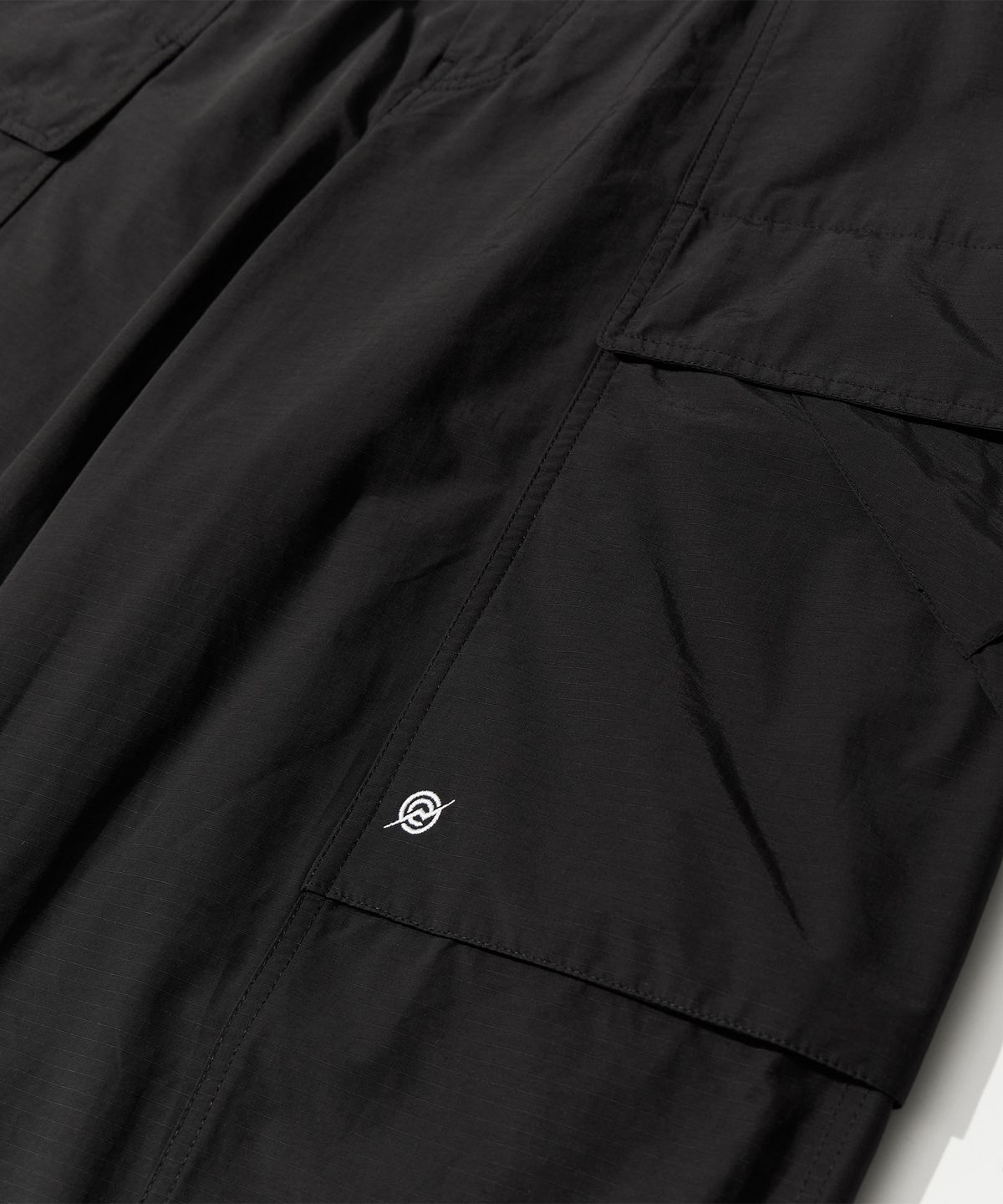 칼라파타르(KALAPATTHAR) Nylon RIB Wide Pocket Pants - BLACK