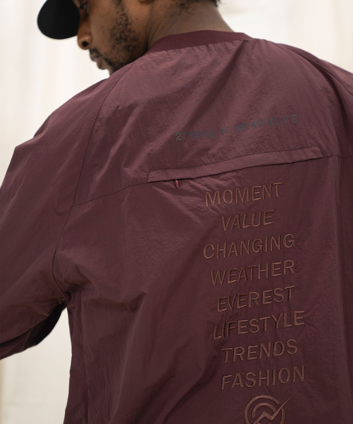 칼라파타르(KALAPATTHAR) Nylon Seam Line Round Shirt - BURGUNDY