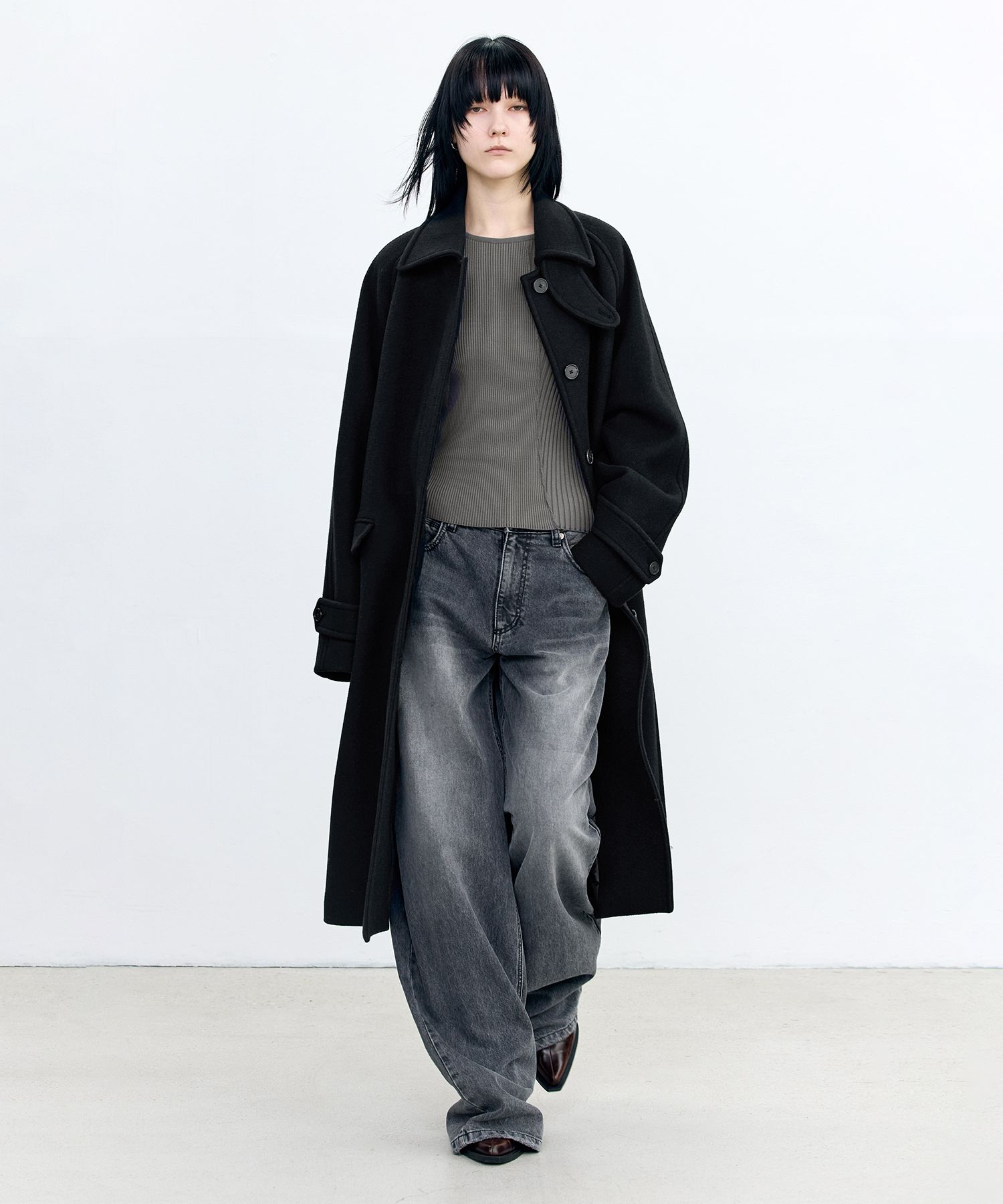 MUSINSA | INSILENCE WOMEN Classic Balmacaan Coat BLACK