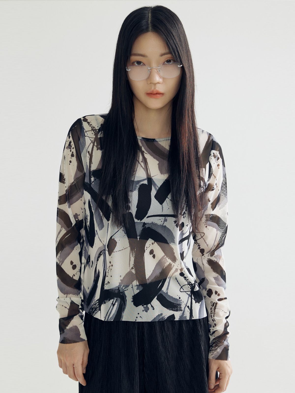 봄날 부티크(BOMNAL BOUTIQUE) 브러시 패턴 티셔츠 _ 시스루 블랙