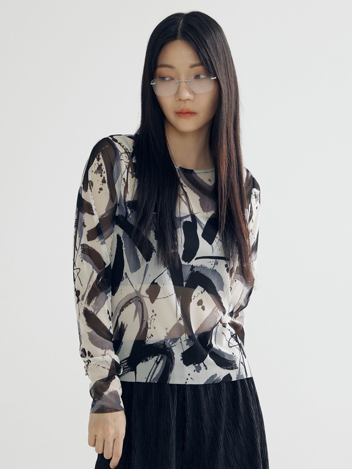 봄날 부티크(BOMNAL BOUTIQUE) 브러시 패턴 티셔츠 _ 시스루 블랙