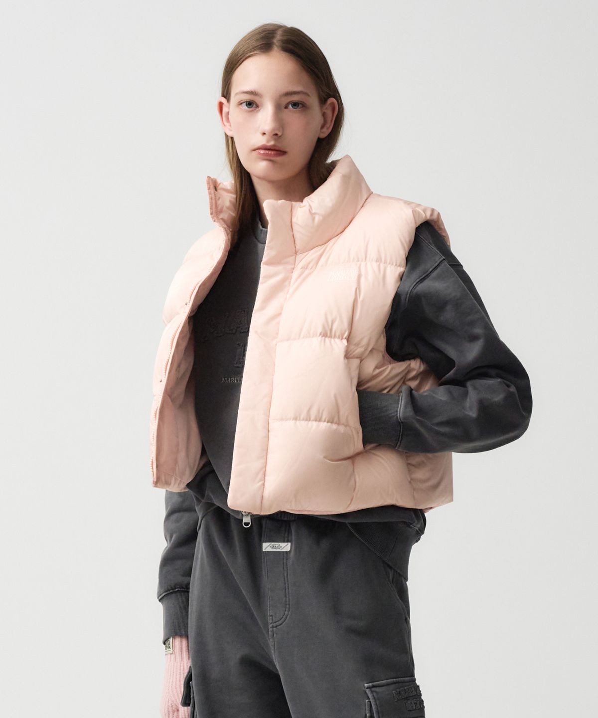 마리떼 프랑소와 저버(MARITHÉ + FRANҪOIS GIRBAUD) W CLASSIC LOGO DUCK DOWN CROP VEST pink
