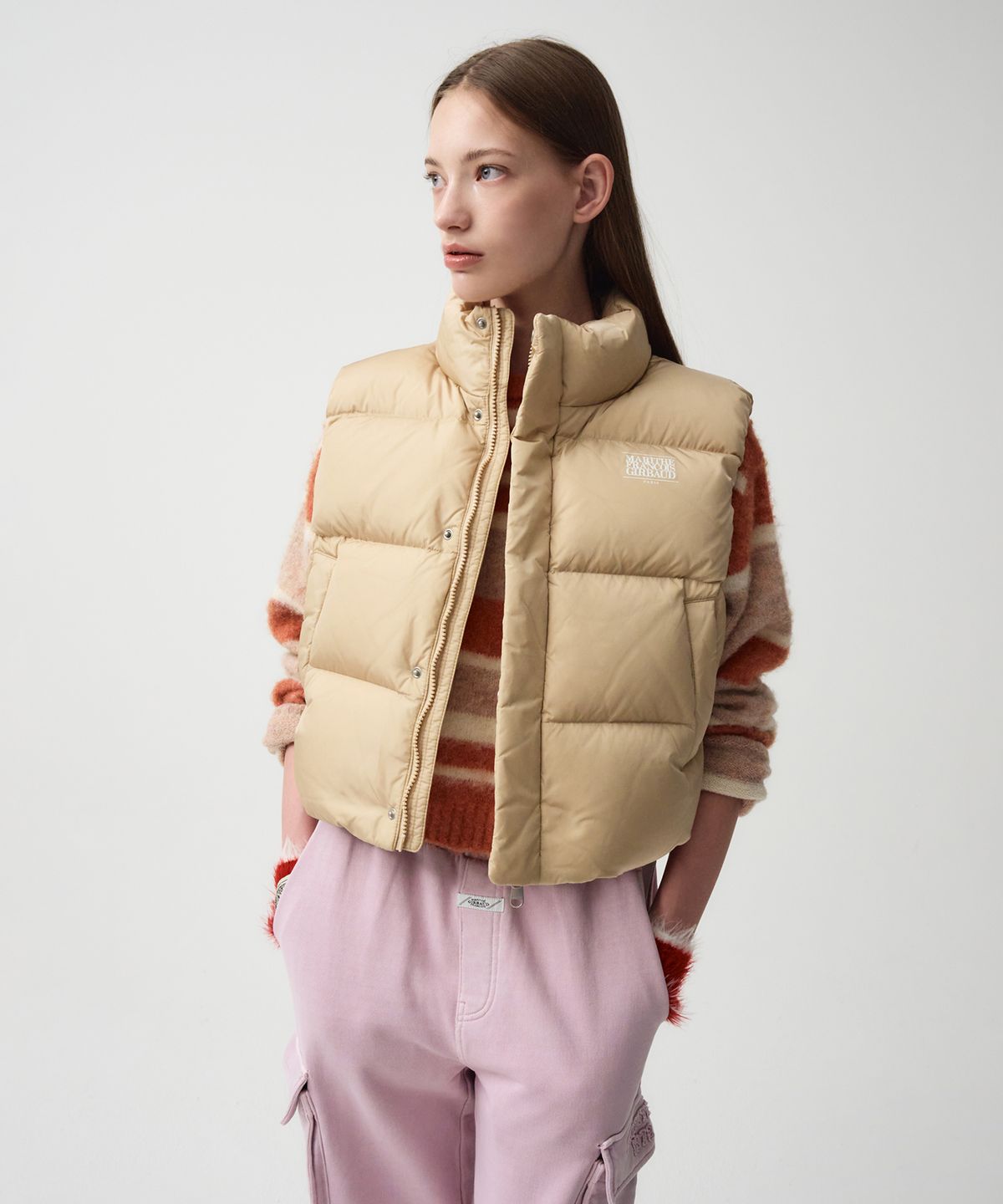 마리떼 프랑소와 저버(MARITHÉ + FRANҪOIS GIRBAUD) W CLASSIC LOGO DUCK DOWN CROP VEST beige