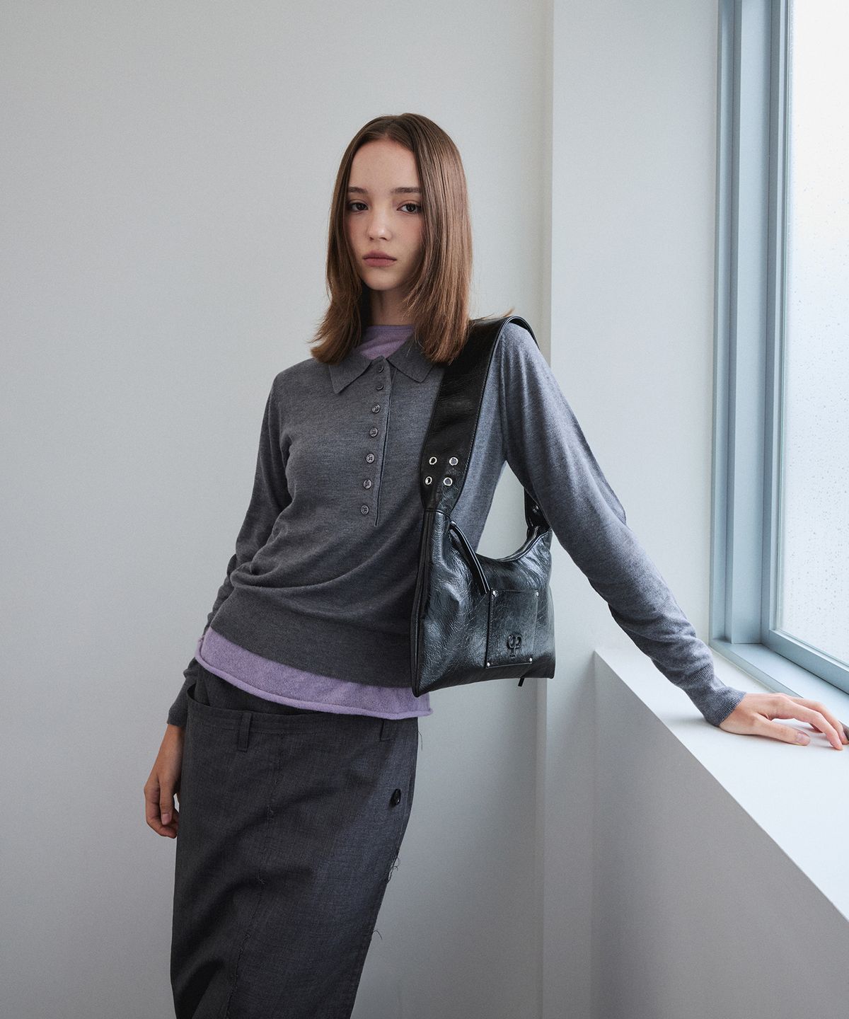 크리스틴프로젝트(CHRISTINE PROJECT) EYELET FLAT SHOULDER BAG(BLACK PEPPER)