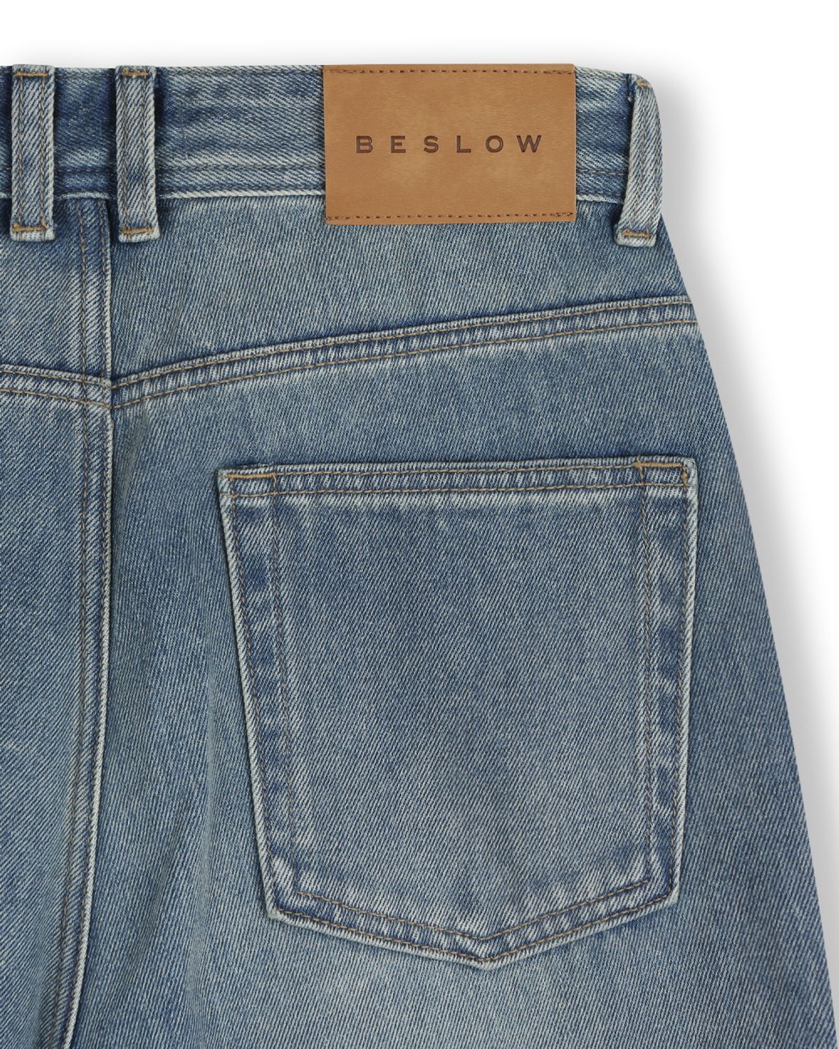 비슬로우(BESLOW) [비슬로우X카네이테이]TWIST SEAM DENIM PANTS LIGHT WASHED