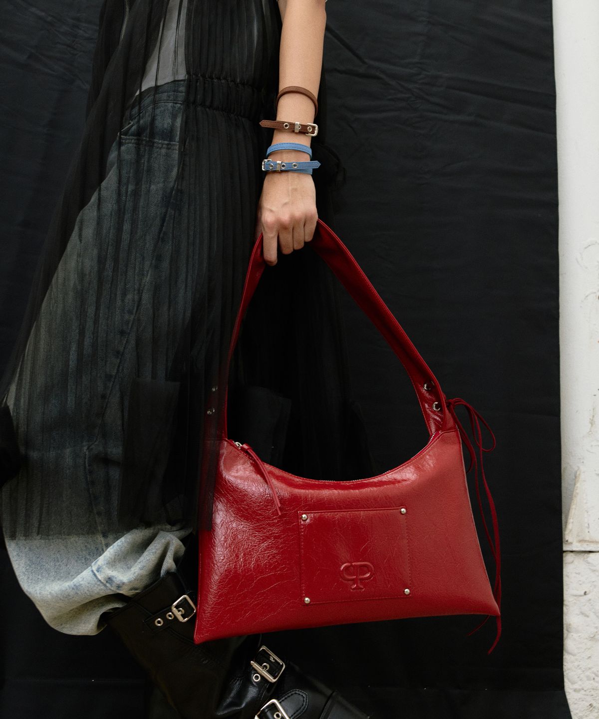 크리스틴프로젝트(CHRISTINE PROJECT) EYELET FLAT SHOULDER BAG(KETCHUP)