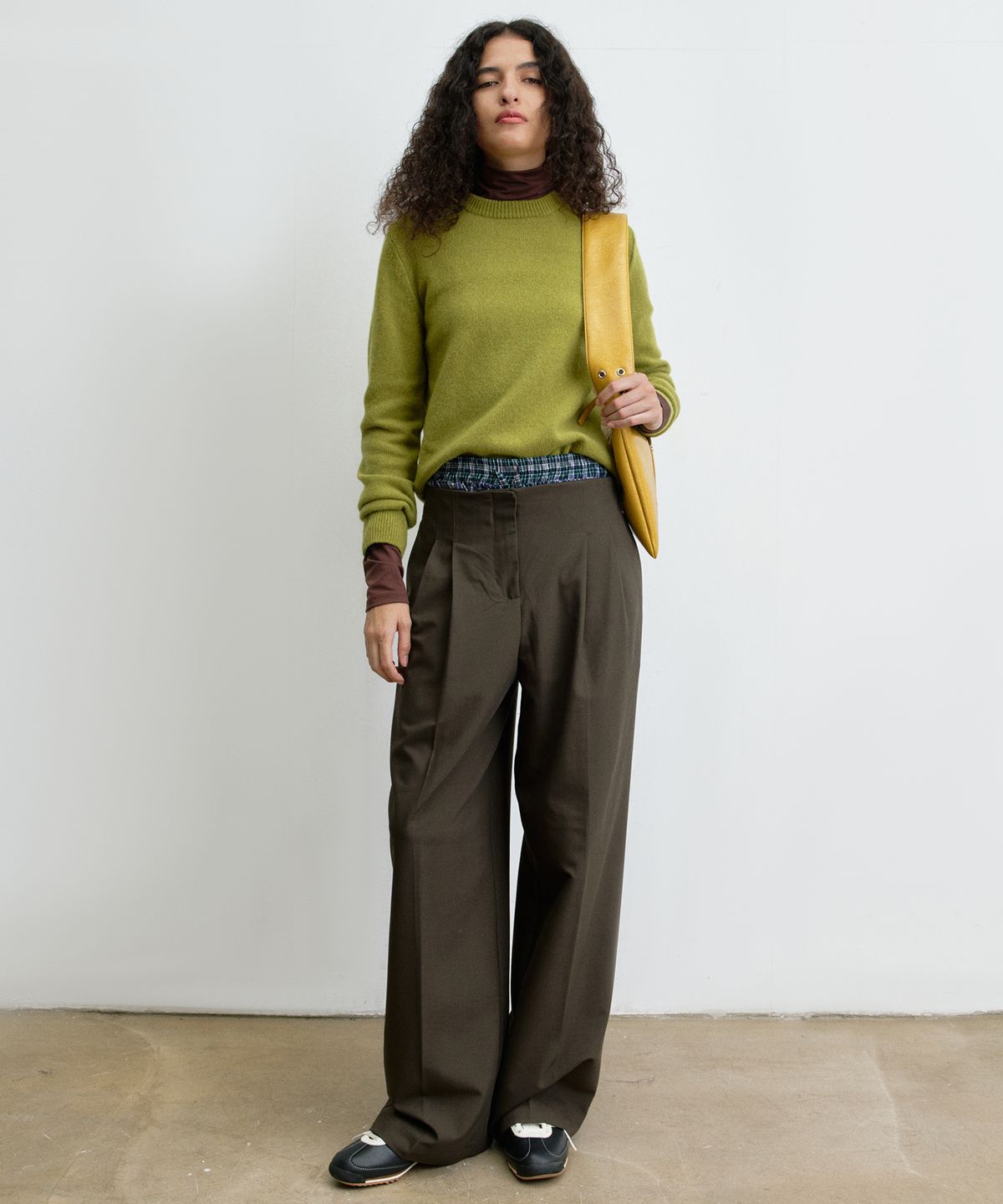 크리스틴프로젝트(CHRISTINE PROJECT) EYELET FLAT SHOULDER BAG(MUSTARD)