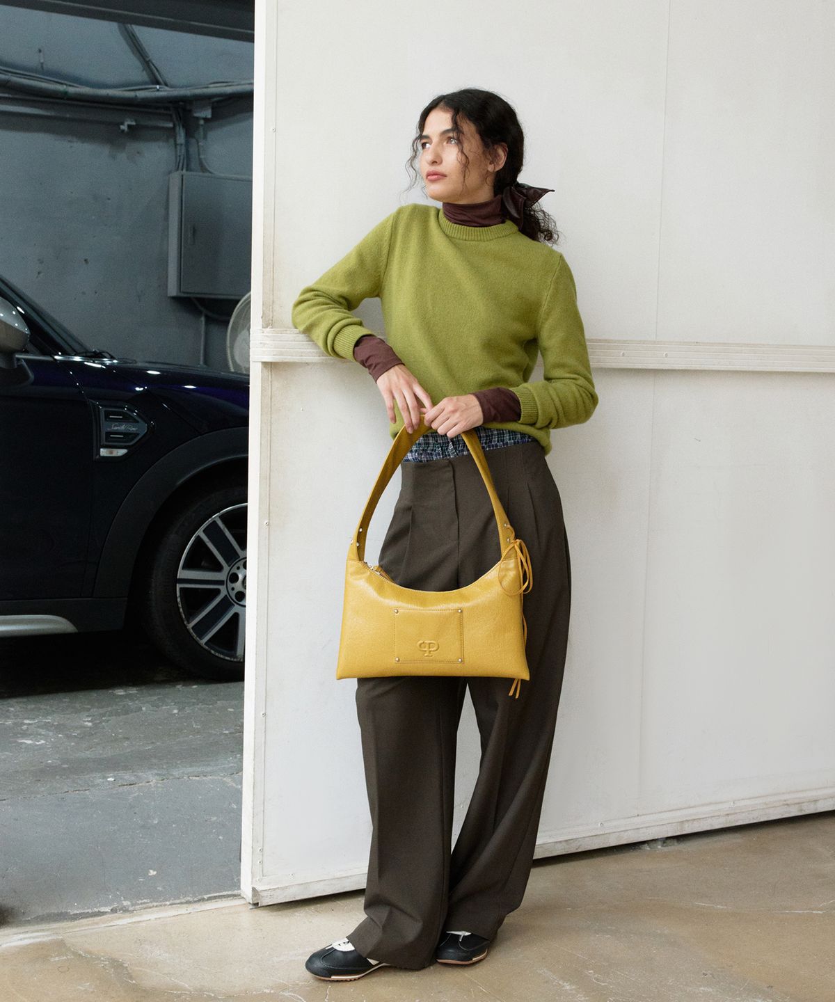 크리스틴프로젝트(CHRISTINE PROJECT) EYELET FLAT SHOULDER BAG(MUSTARD)
