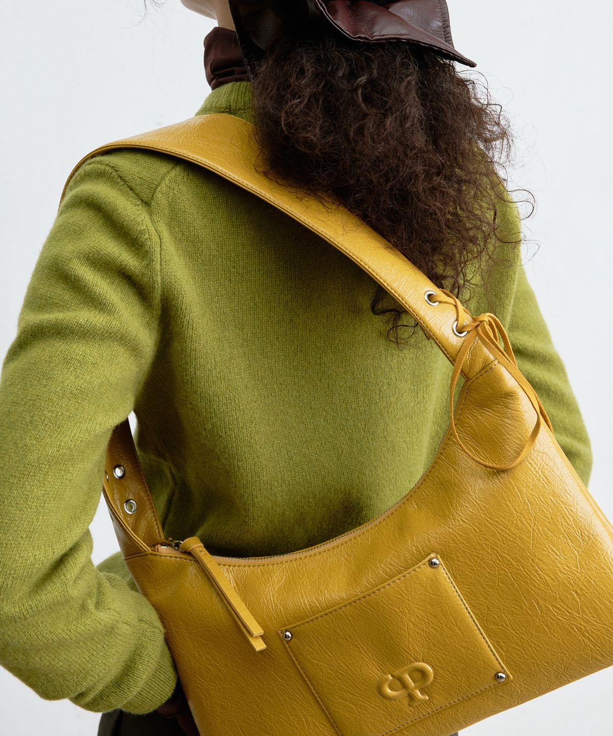 크리스틴프로젝트(CHRISTINE PROJECT) EYELET FLAT SHOULDER BAG(MUSTARD)
