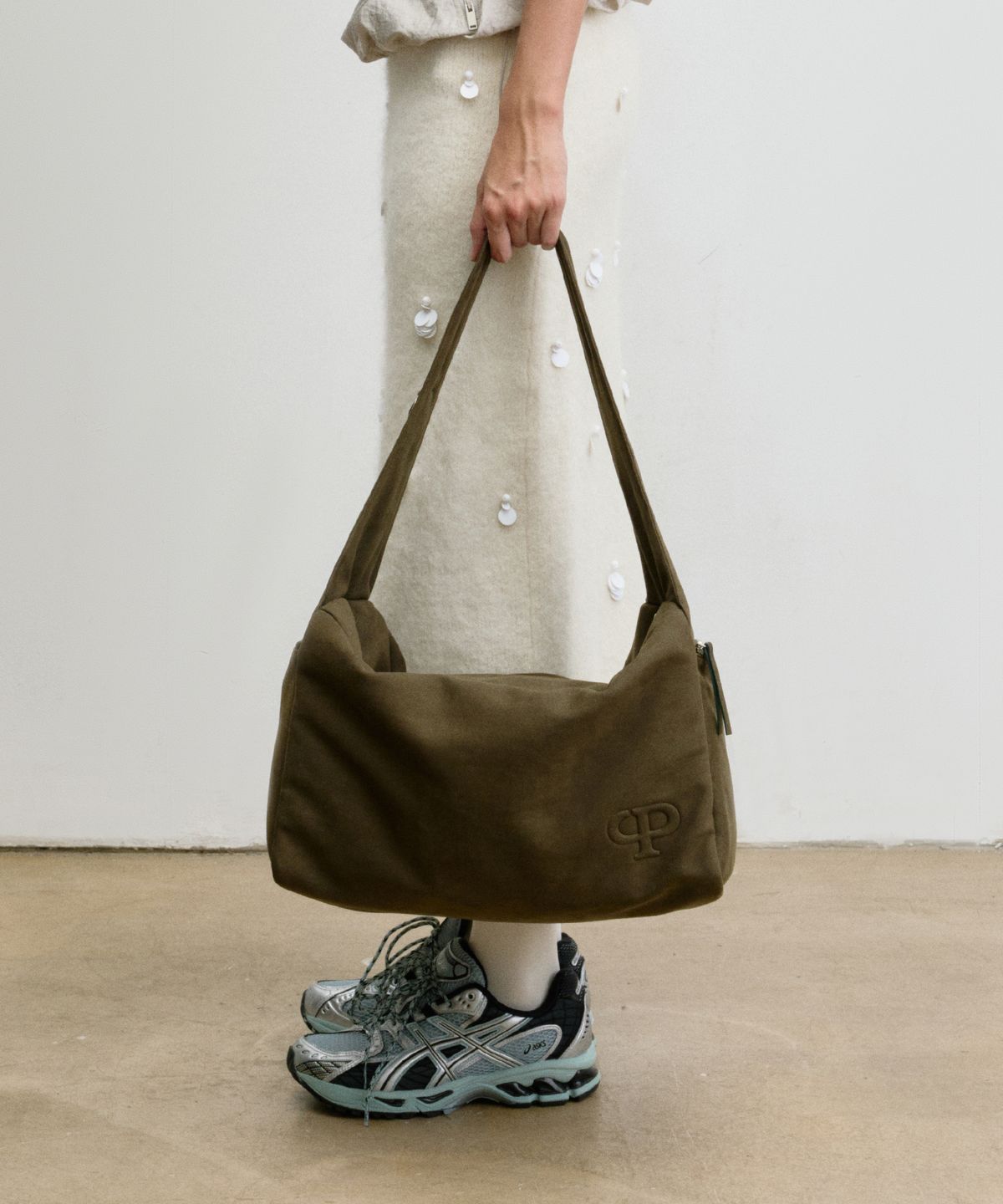 크리스틴프로젝트(CHRISTINE PROJECT) STUD SUEDE BULKY BAG(MATCHA)