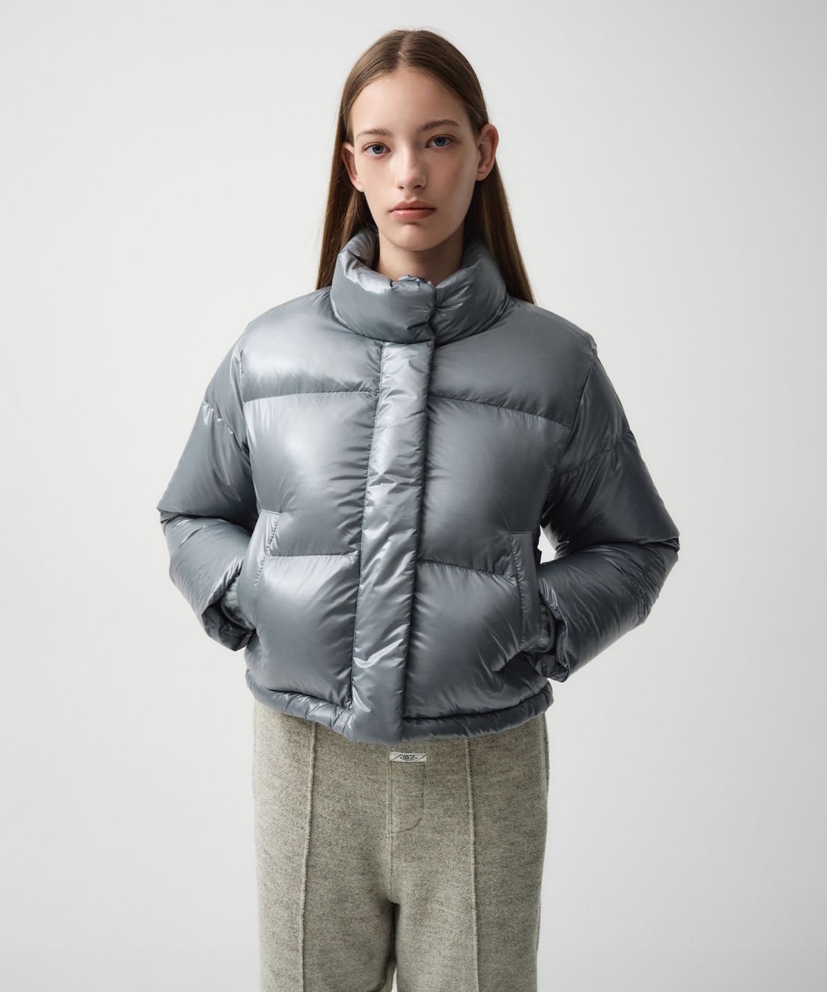 마리떼 프랑소와 저버(MARITHÉ + FRANҪOIS GIRBAUD) W GLOSSY DUCK DOWN CROP PUFFER ash blue