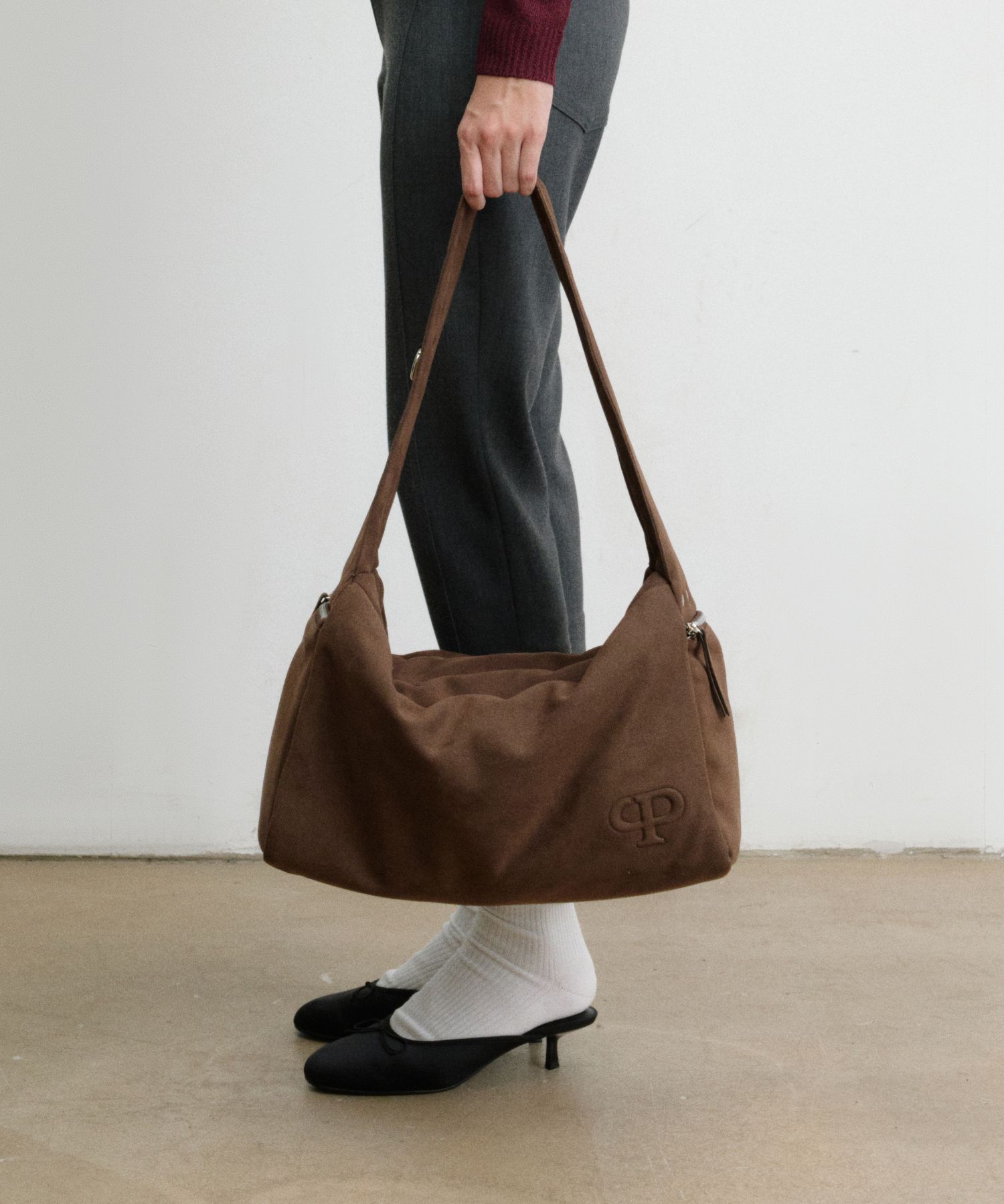 MUSINSA | CHRISTINEPROJECT STUD SUEDE BULKY BAG(BROWNIE)