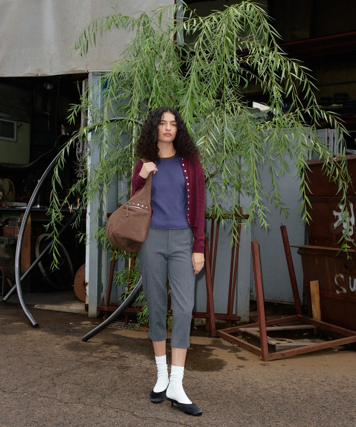 크리스틴프로젝트(CHRISTINE PROJECT) STUD SUEDE BULKY BAG(BROWNIE)