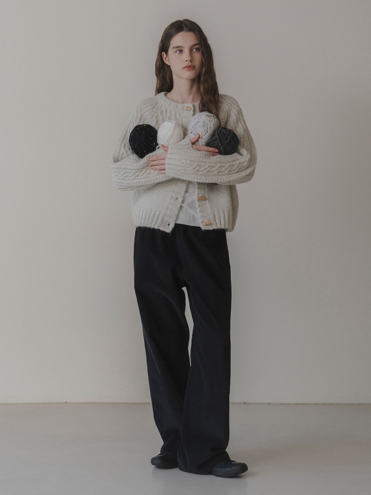더미튼(THEMITTEN) Corduroy banding pants (black)