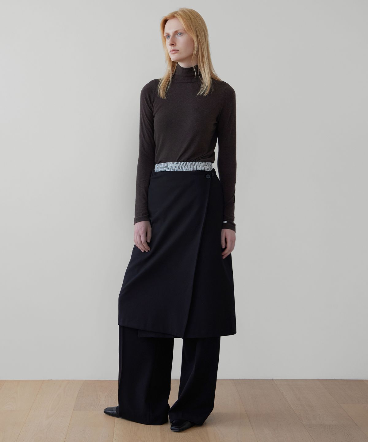 르바(LEVAR) Basic Wool Jersey Half-Neck Top - Brownie Brown