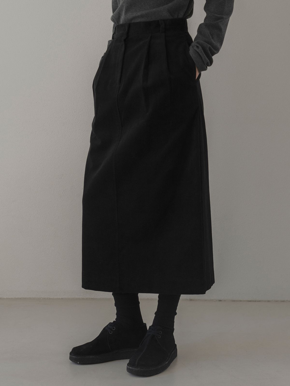 더미튼(THEMITTEN) Corduroy H-line skirt (black)