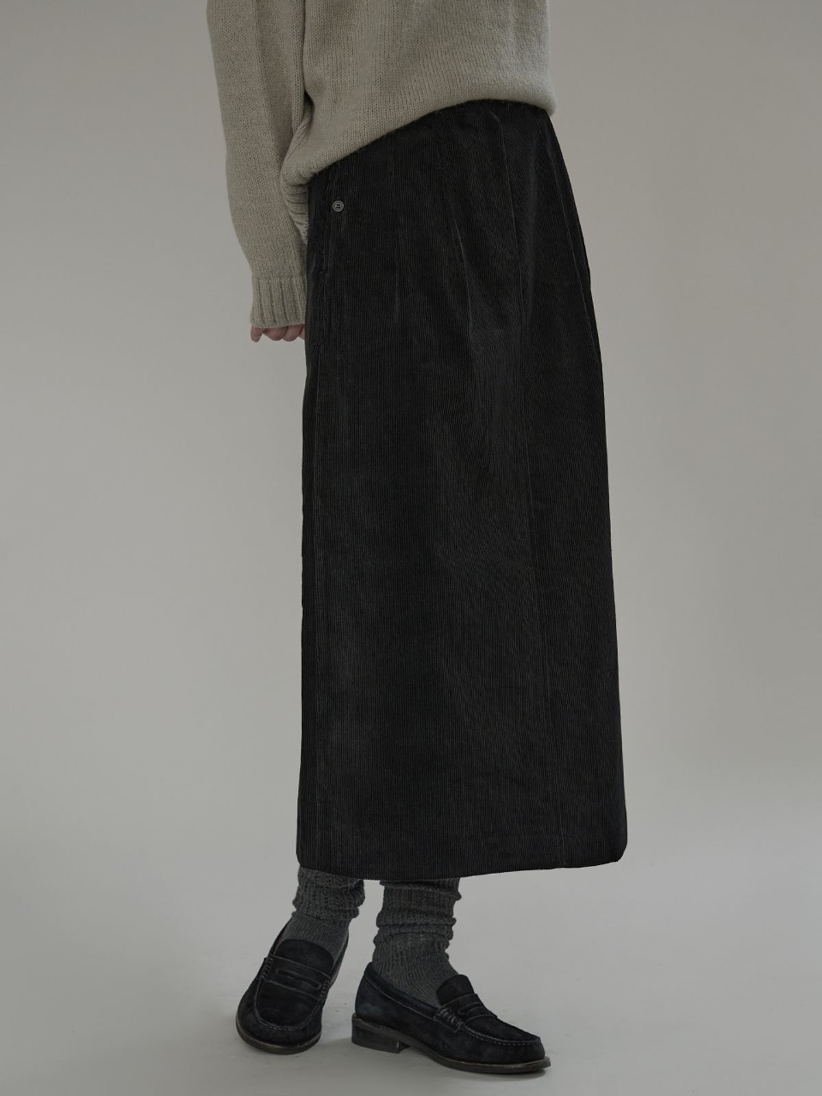 더미튼(THEMITTEN) Corduroy H-line skirt (black)